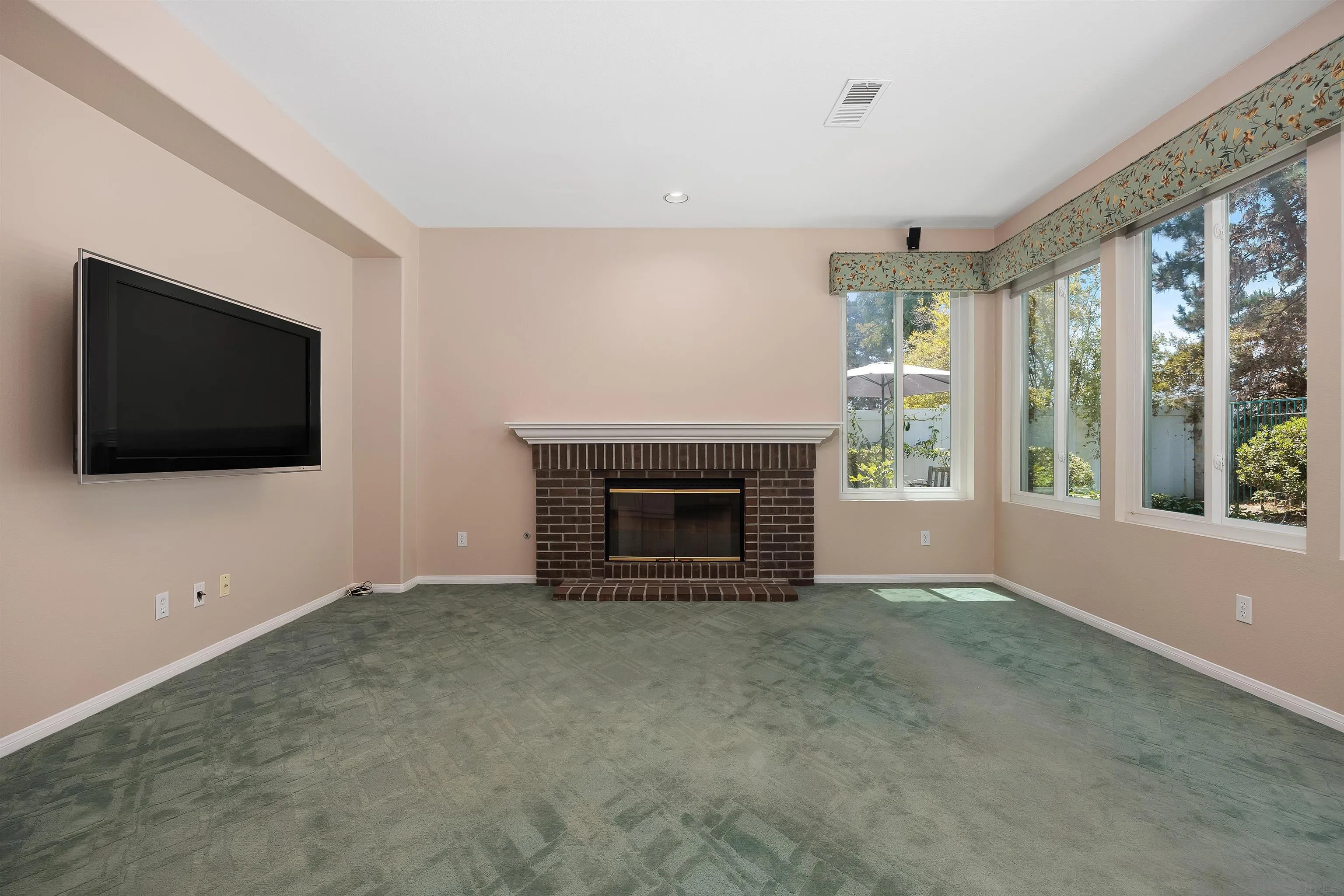 https://cdn.realtyfeed.com/cdn/127/250036272/ea7db8b8642cc256cfac436ccbd6da1d.webp