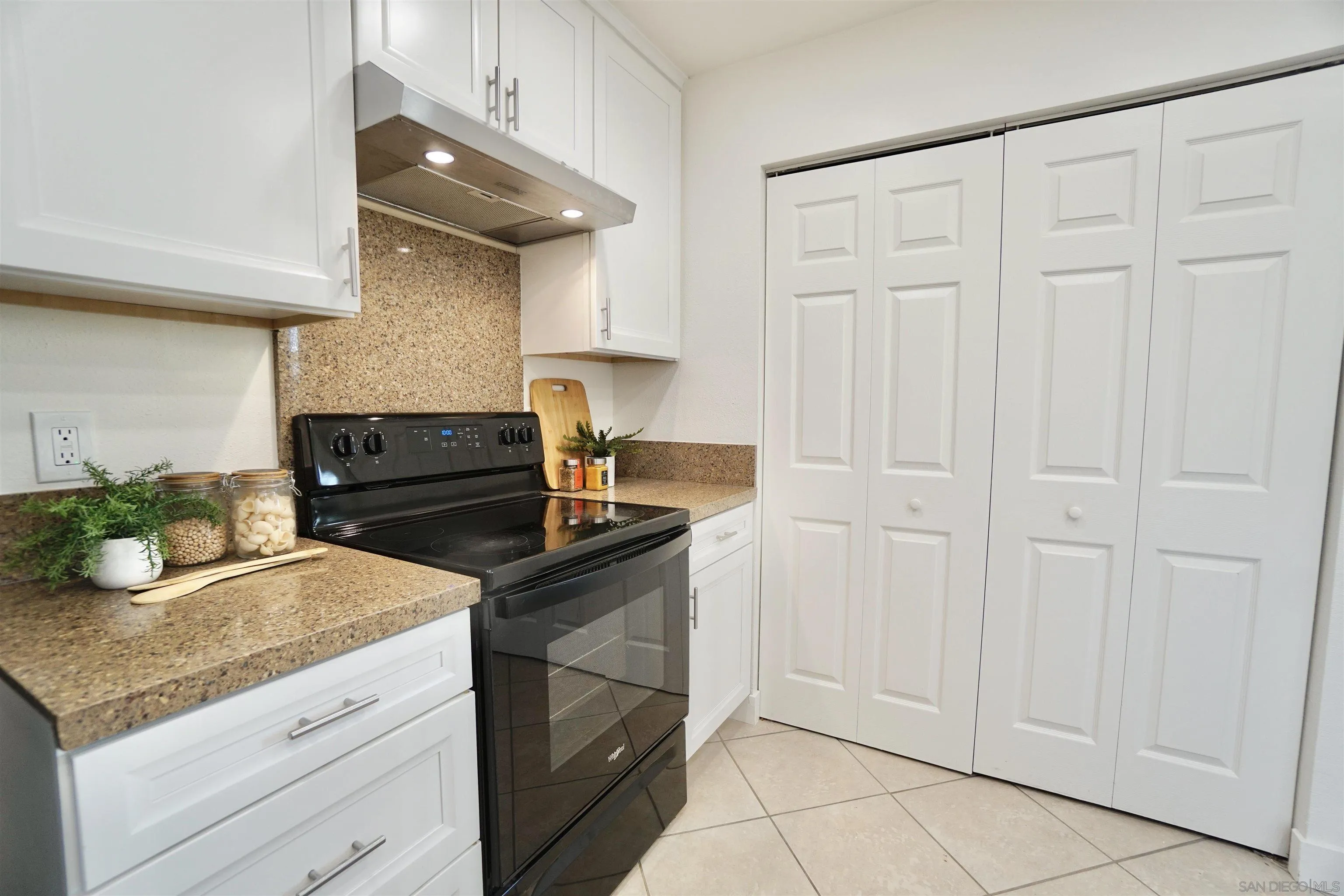https://cdn.realtyfeed.com/cdn/127/250036273/68fc1412851d567fea0bcfe4e8433fd4.webp