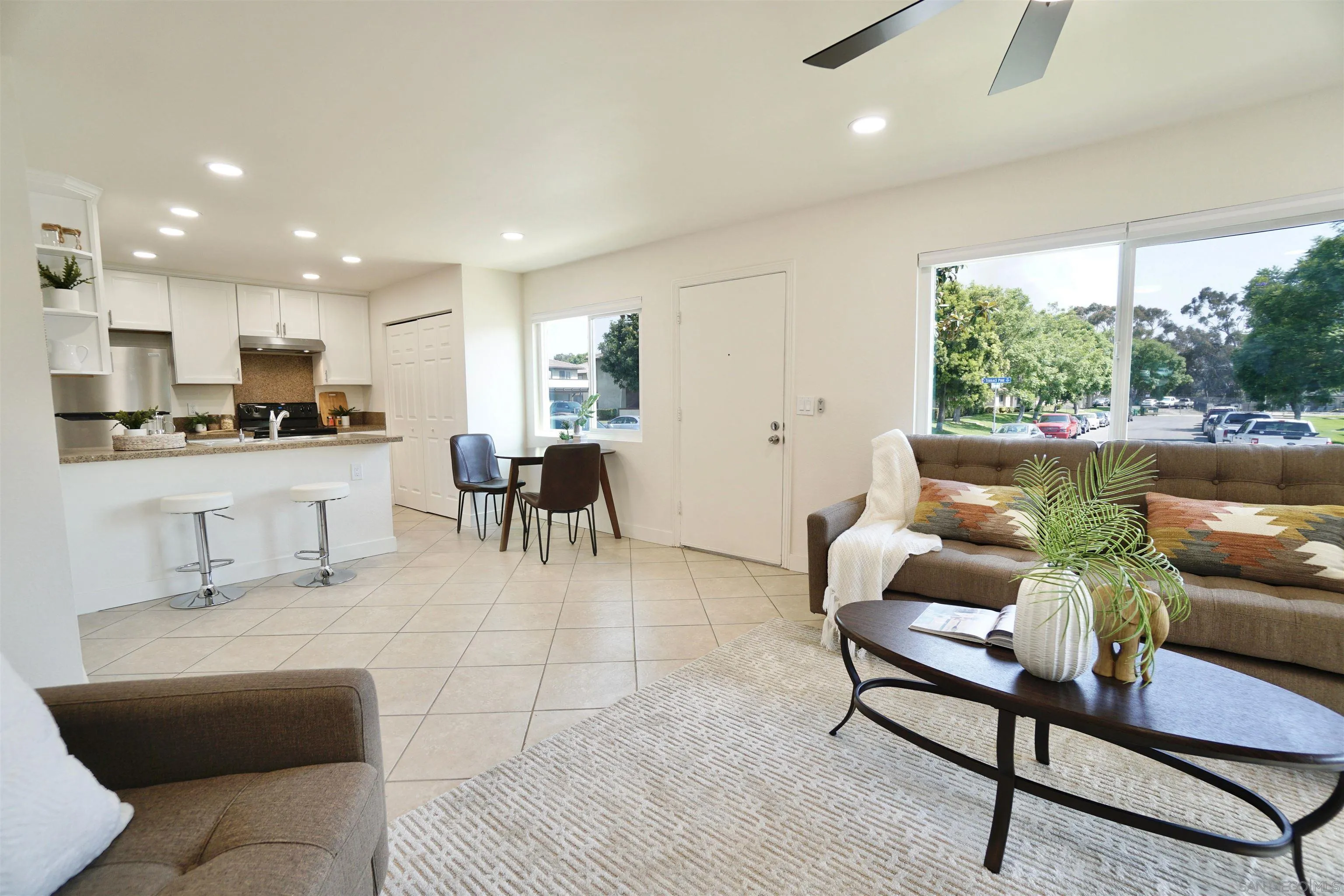 https://cdn.realtyfeed.com/cdn/127/250036273/9b33c984d9bf077218028151b7ec3878.webp