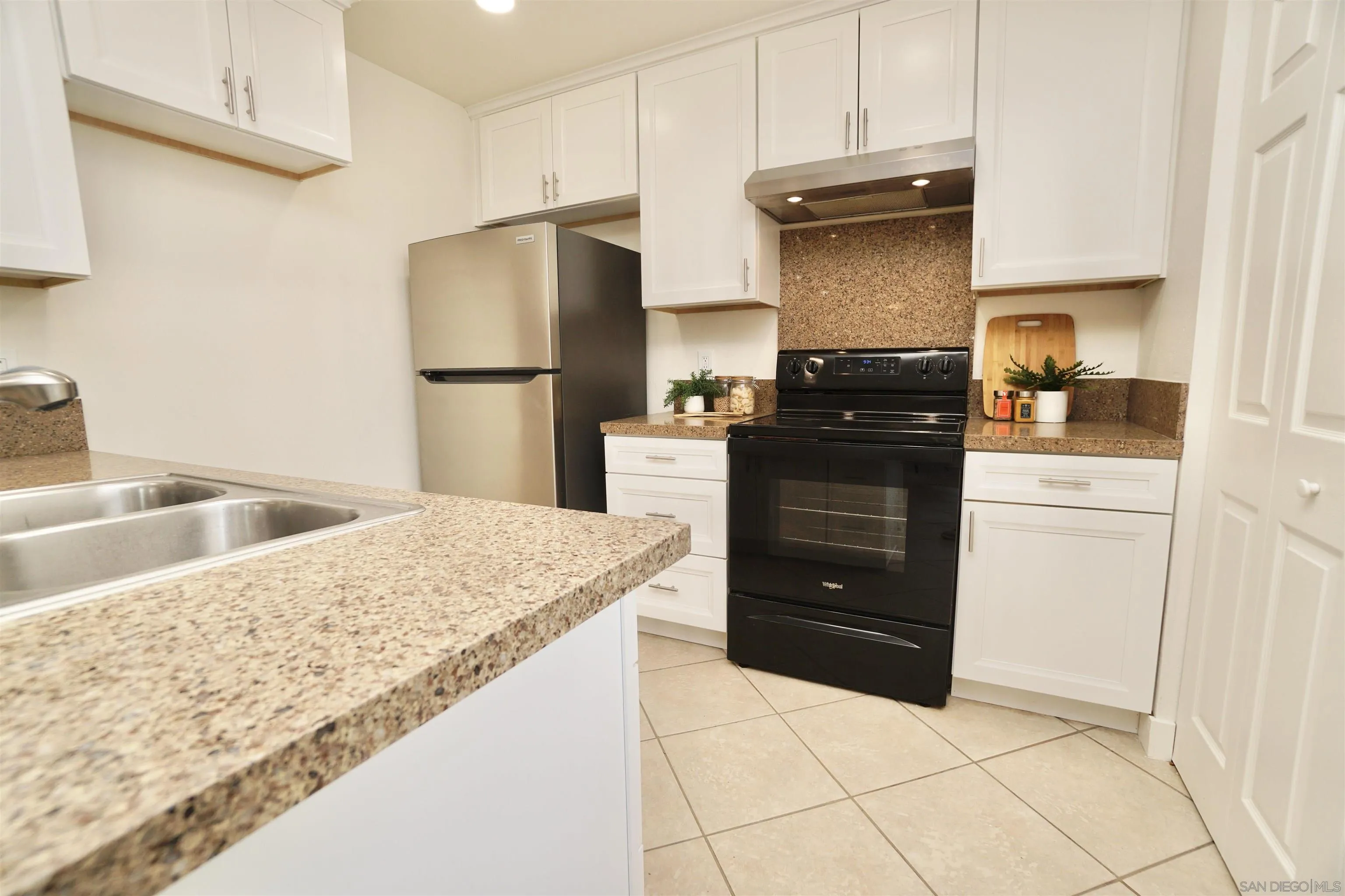 https://cdn.realtyfeed.com/cdn/127/250036273/b54d0a0dca3337a613306eec77d49c83.webp