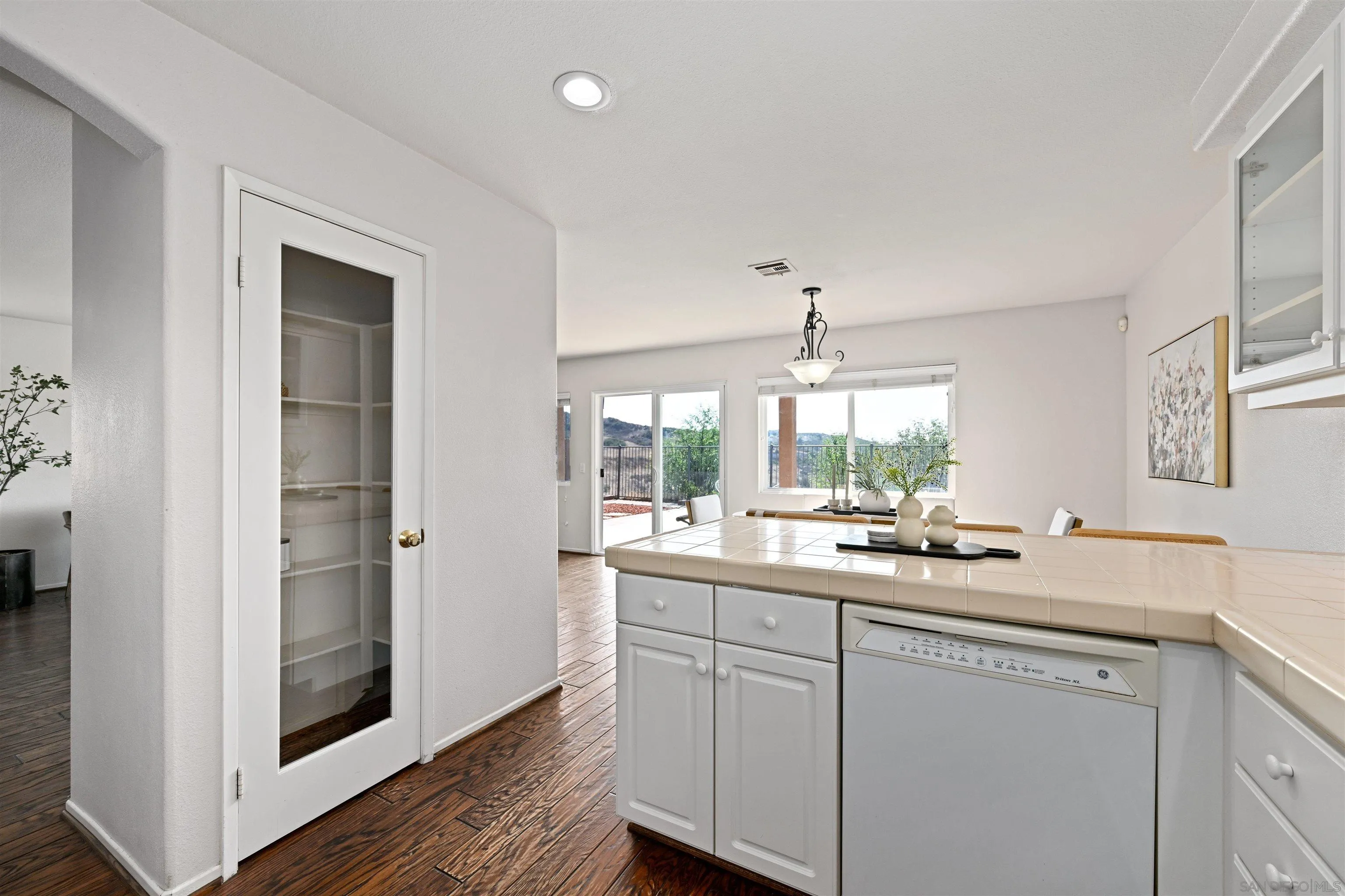 https://cdn.realtyfeed.com/cdn/127/250036283/3455d14d2dfd2bc8b683a998595a8c06.webp