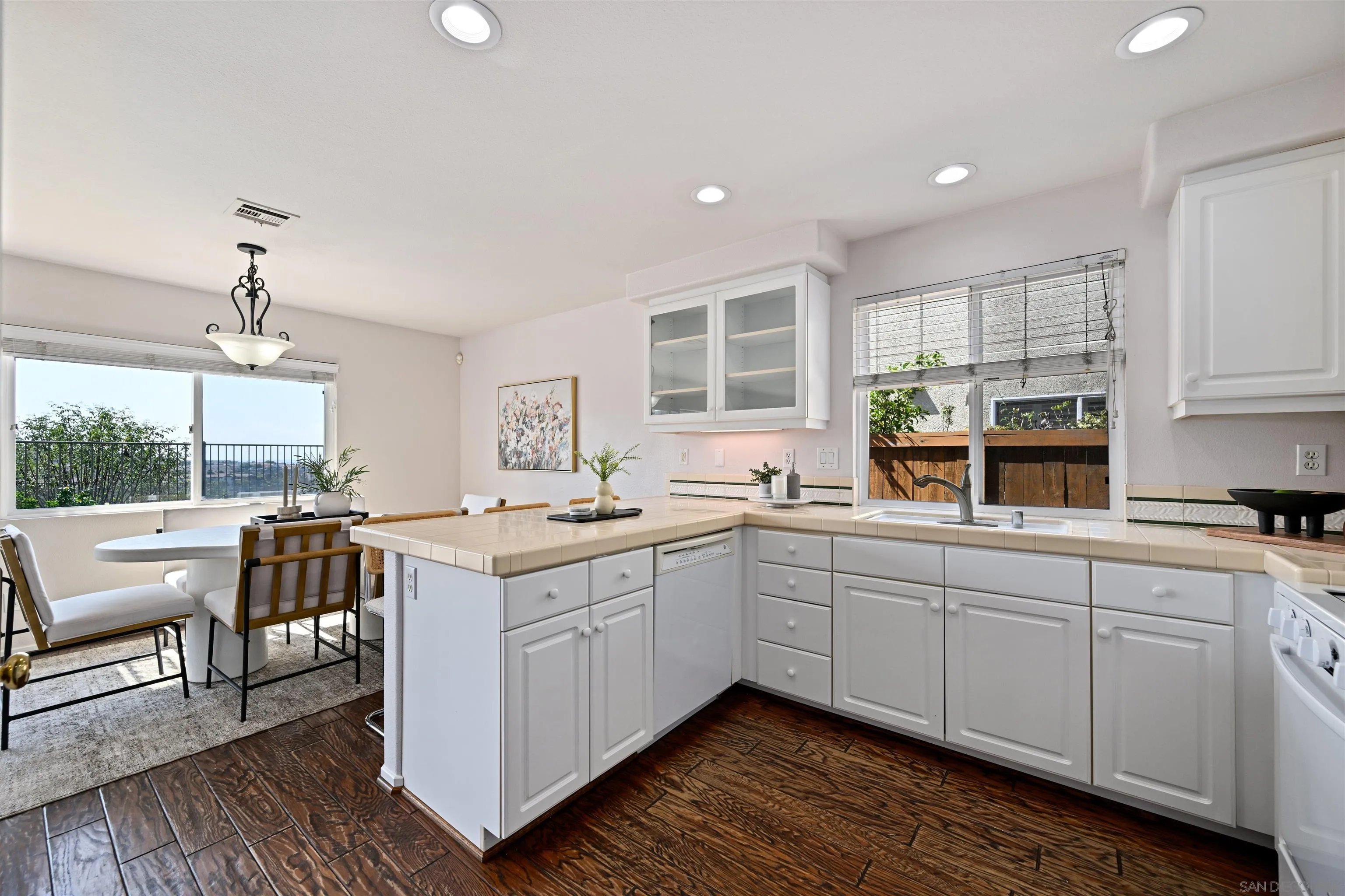 https://cdn.realtyfeed.com/cdn/127/250036283/378672d980571c1ed9332602ee7ee96f.webp
