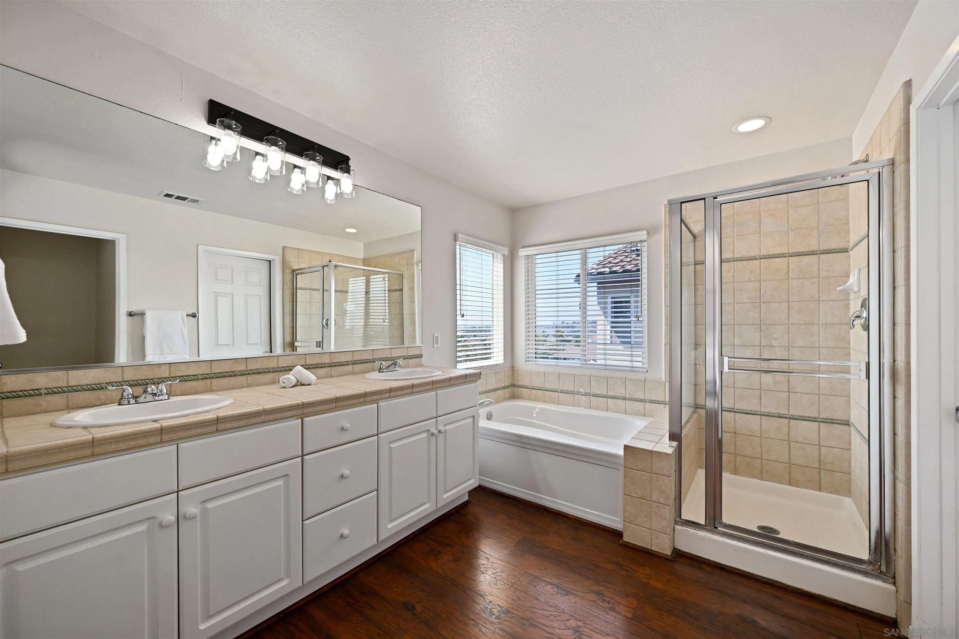 https://cdn.realtyfeed.com/cdn/127/250036283/5609fdf848917cd53facf4106328176e.webp