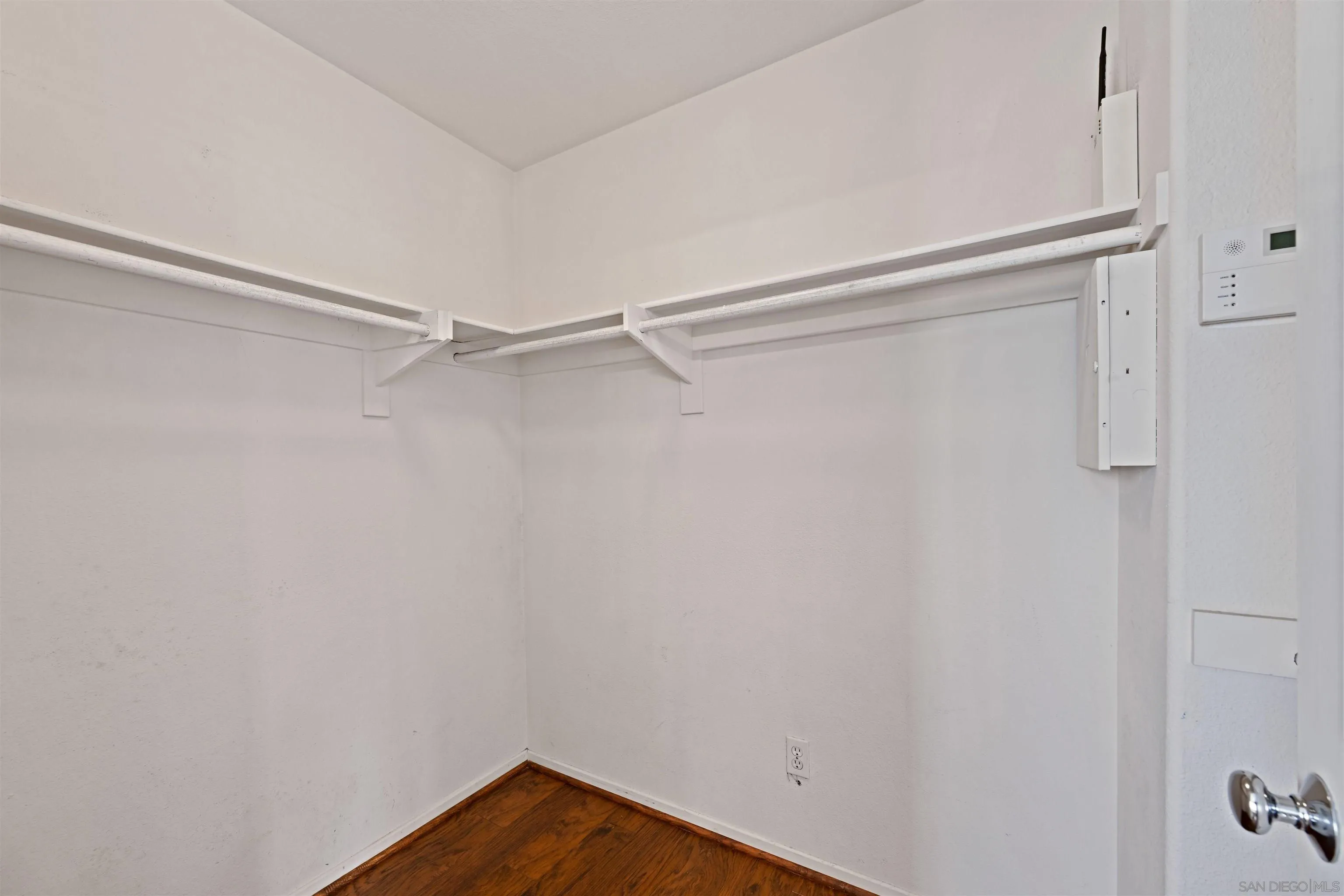https://cdn.realtyfeed.com/cdn/127/250036283/6239e6c9ba81007f97dc315ad32fcea9.webp