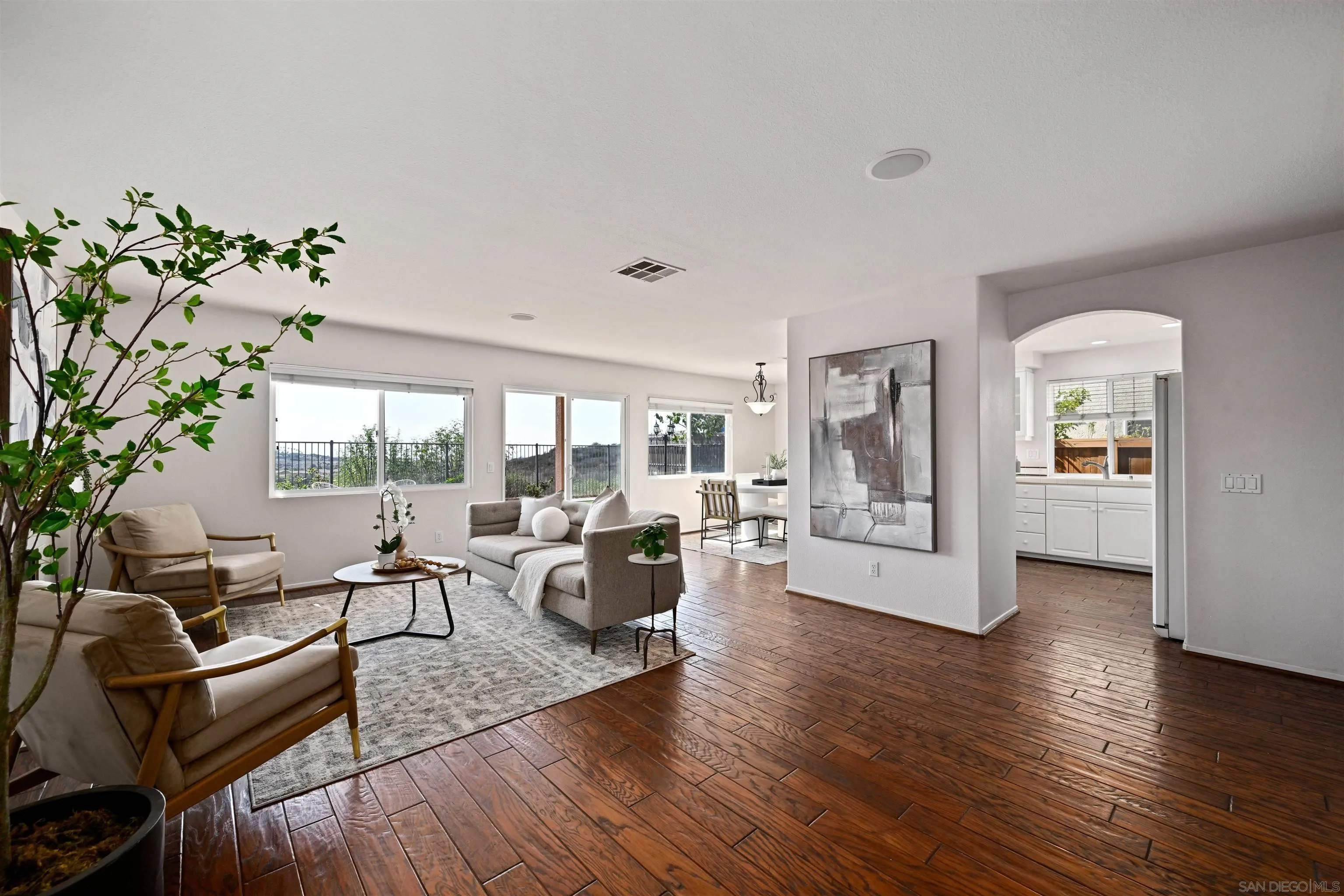 https://cdn.realtyfeed.com/cdn/127/250036283/8c776f2f57ee48eab3ce4c64be512b2c.webp