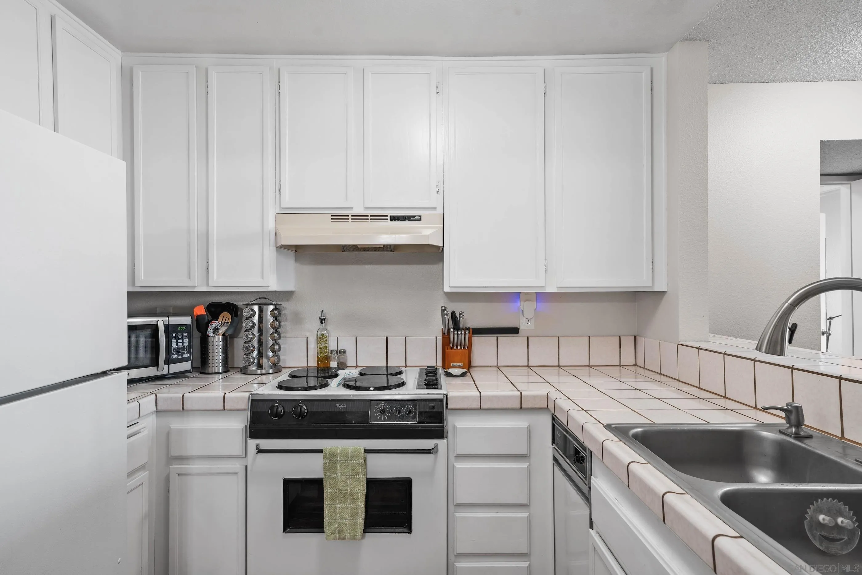 https://cdn.realtyfeed.com/cdn/127/250036285/0a350da369b57864a46e76101302c8ab.webp