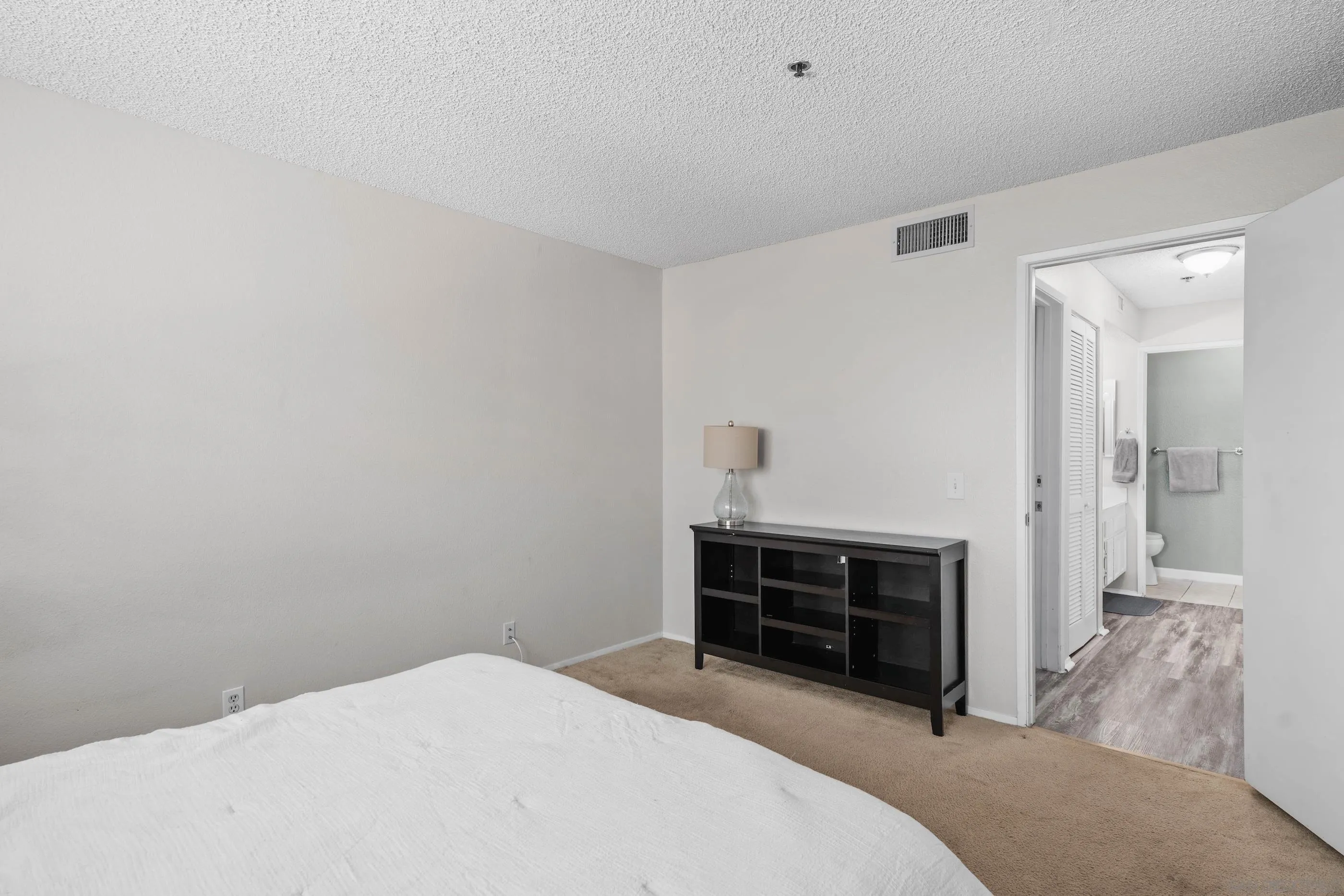 https://cdn.realtyfeed.com/cdn/127/250036285/4a0c6ec882e0b5bd05769740e1b992bd.webp