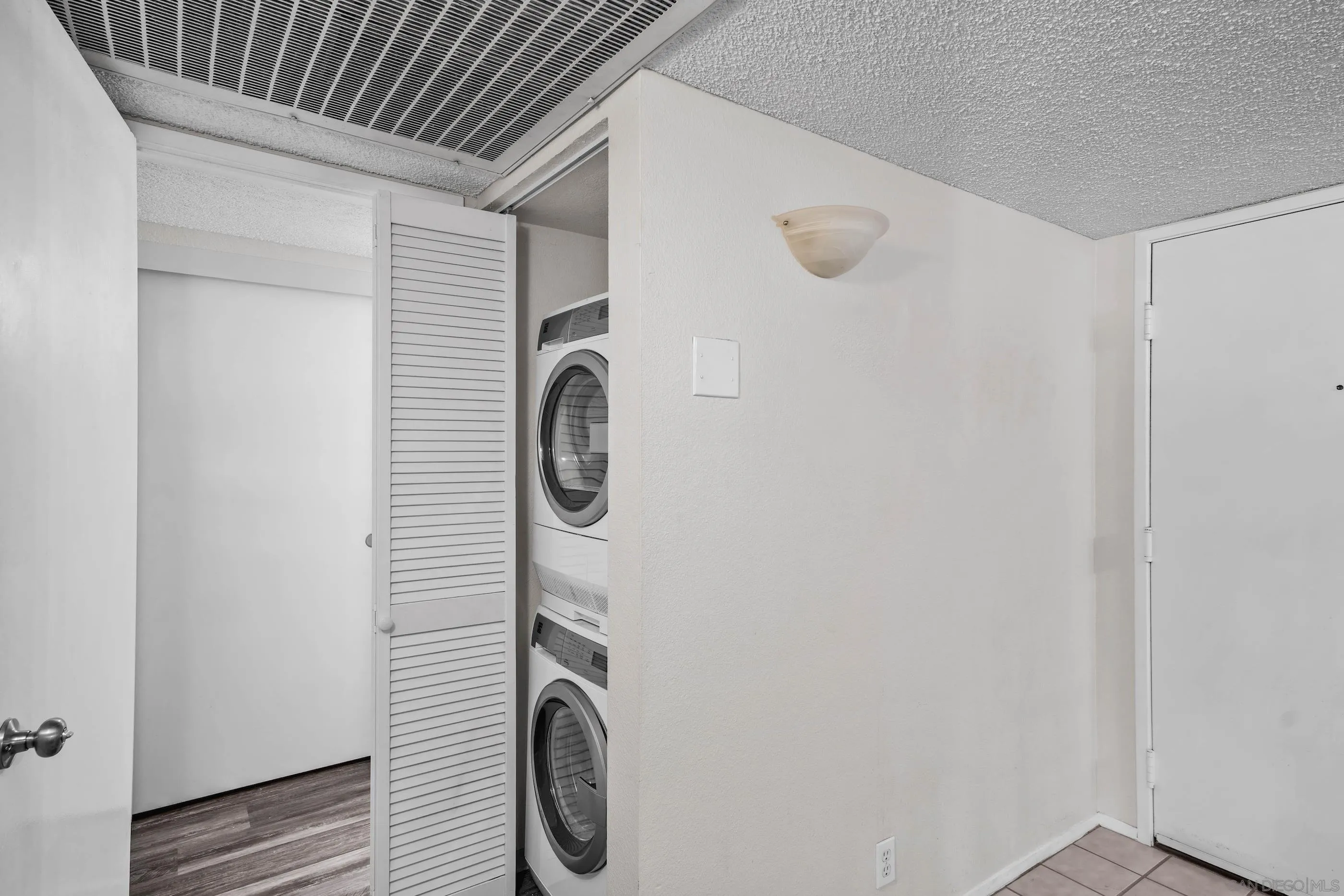 https://cdn.realtyfeed.com/cdn/127/250036285/c916e677fd264ea9a1411823a6f2f5bb.webp