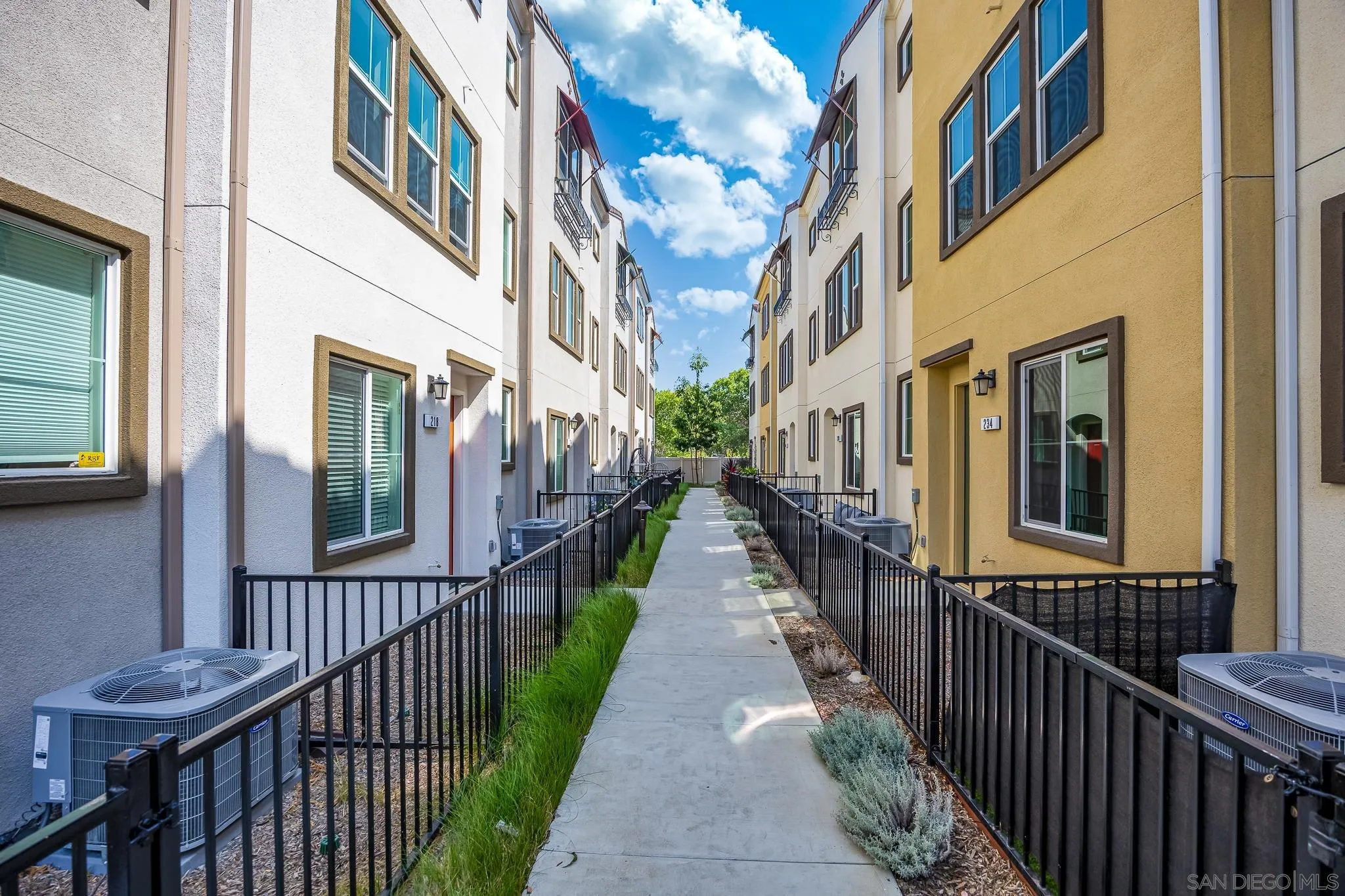 Photo #3: 250036286 Listing 