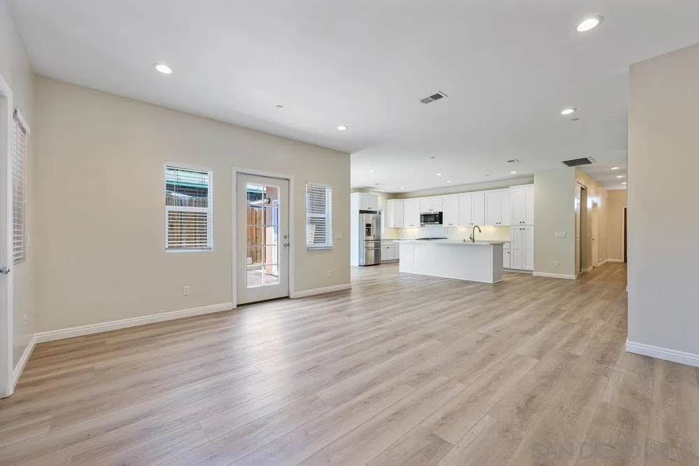 https://cdn.realtyfeed.com/cdn/127/250036289/611af4f5c153e00f15b0f3b79e2368ff.webp