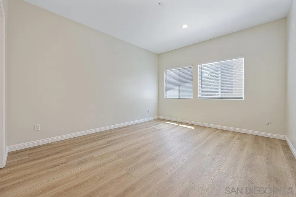 https://cdn.realtyfeed.com/cdn/127/250036289/8d28a7521f7f7fbc33abcb1adf7a880c.webp