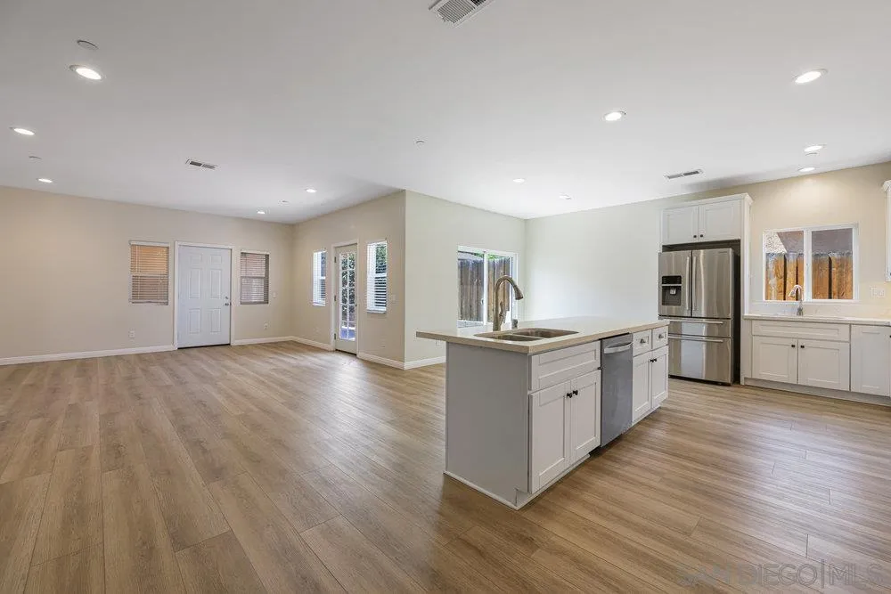 https://cdn.realtyfeed.com/cdn/127/250036289/9ef59a03e6eb0e3c491f2e44f32f6613.webp