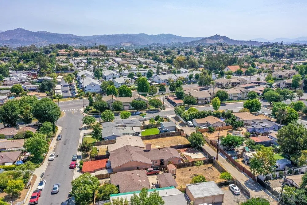 https://cdn.realtyfeed.com/cdn/127/250036289/e929e7f7d1cadf5c4f79fb303eb11f37.webp