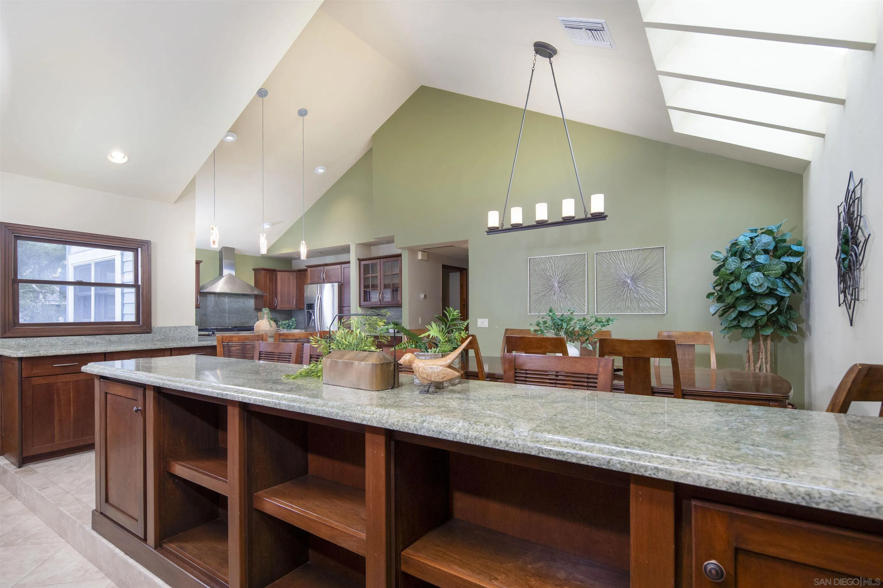 https://cdn.realtyfeed.com/cdn/127/250036293/13e25553957c1c9ab82d0ee10af3b77b.webp
