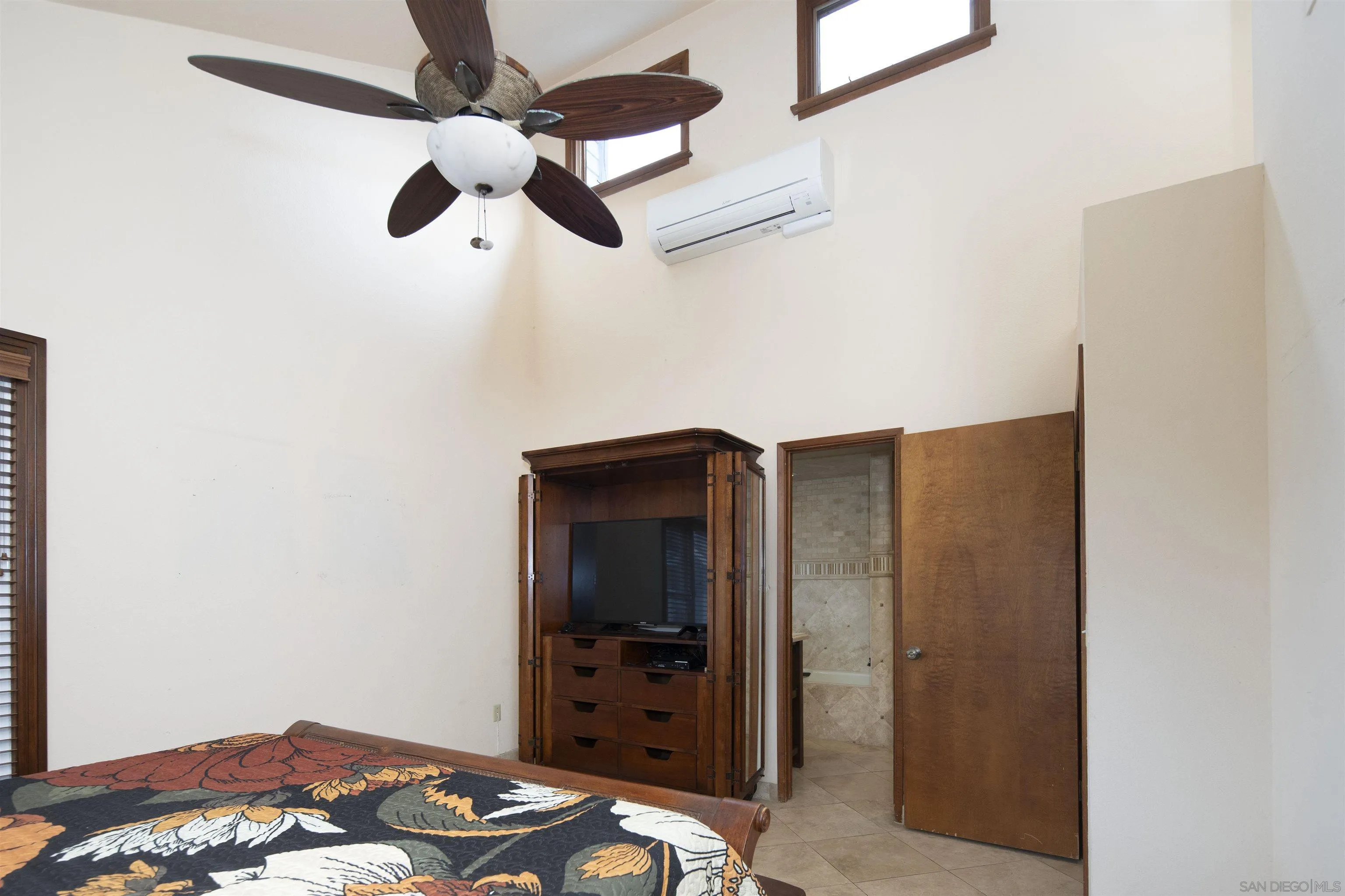 https://cdn.realtyfeed.com/cdn/127/250036293/22b465e9c4b33941af7423f718f99c09.webp