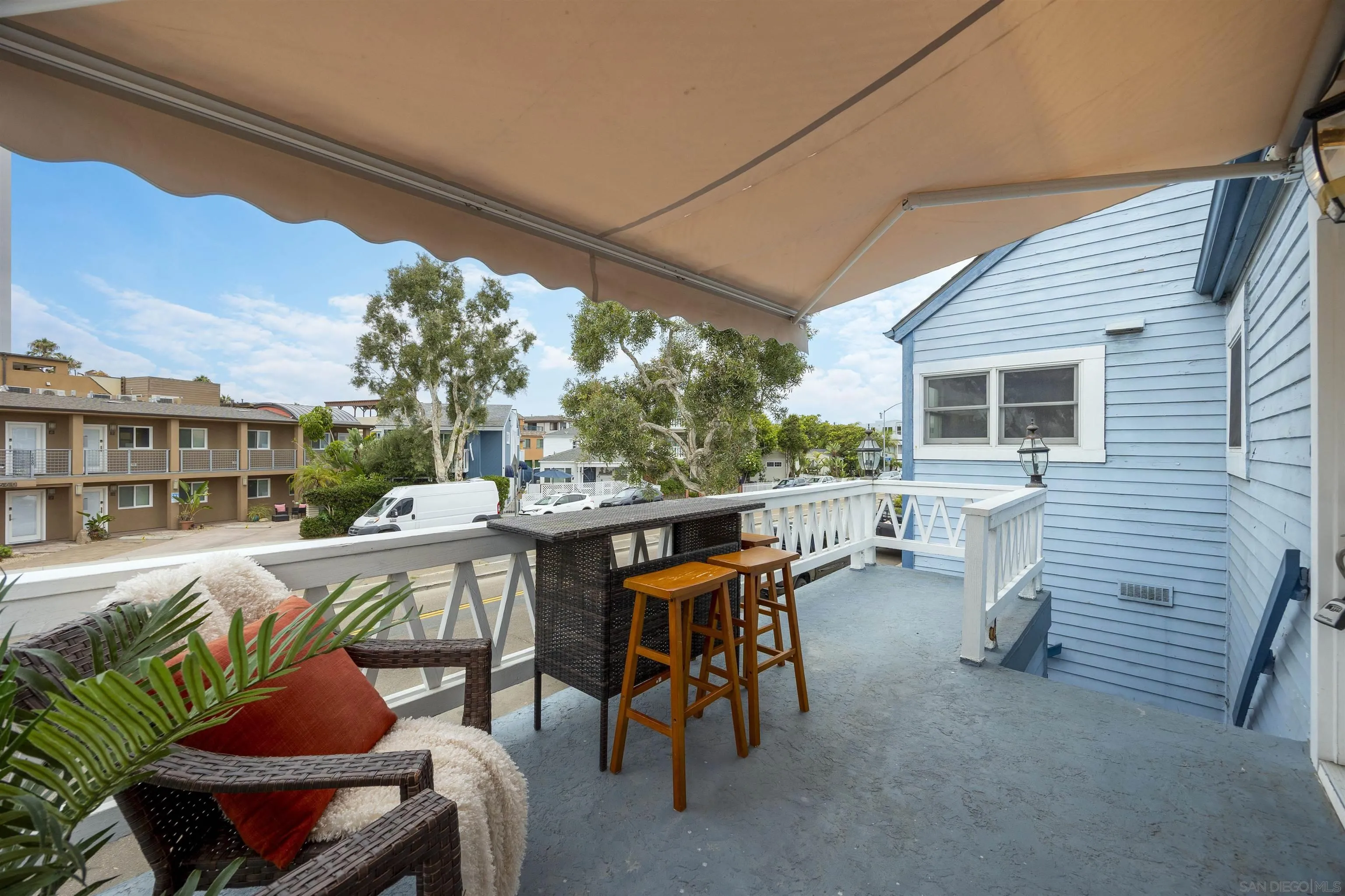 https://cdn.realtyfeed.com/cdn/127/250036293/42f284868c9bc54c41f6c673b6a2fad0.webp