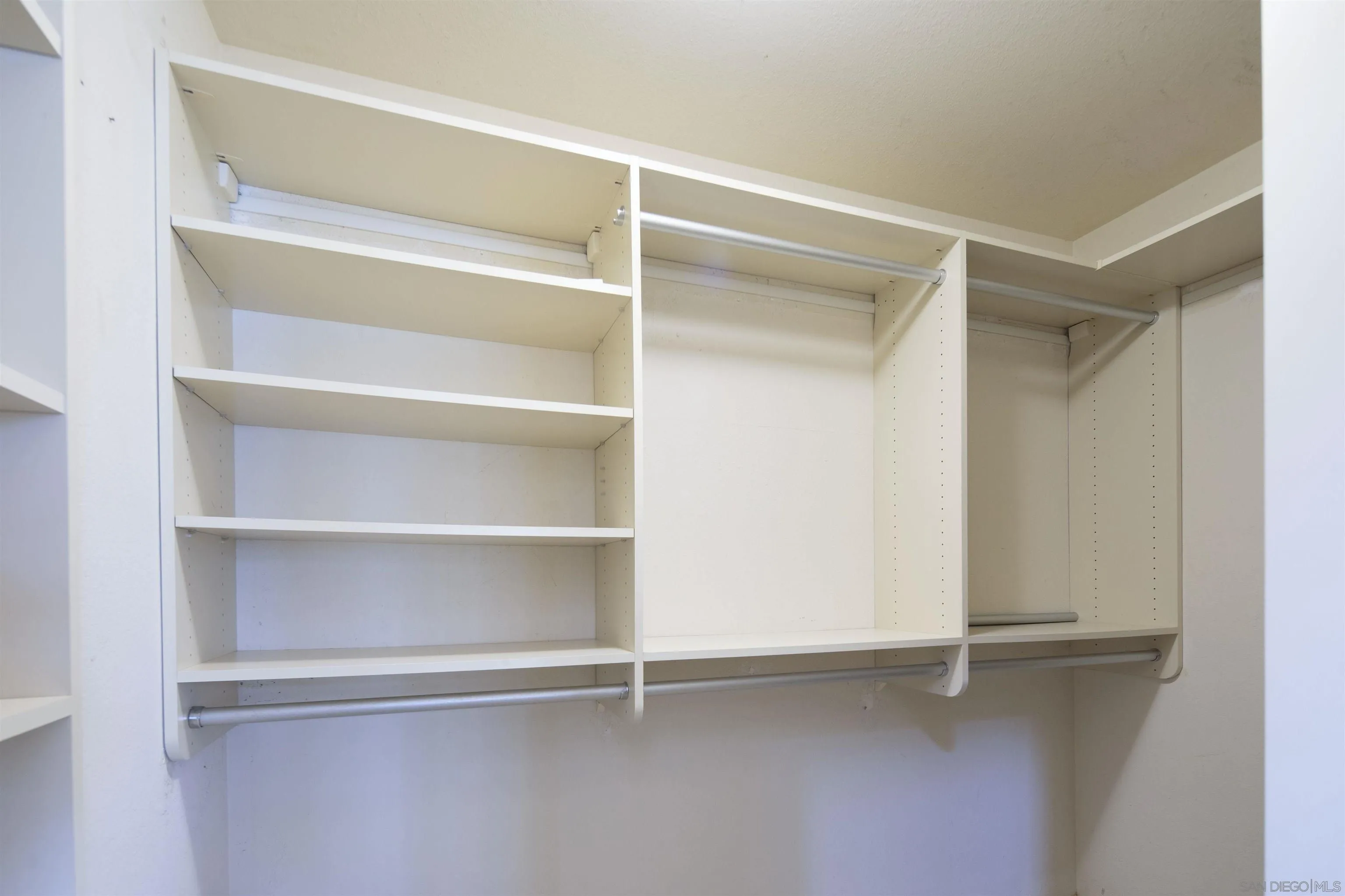 https://cdn.realtyfeed.com/cdn/127/250036293/82dbd6546e606b306f638716d9837096.webp