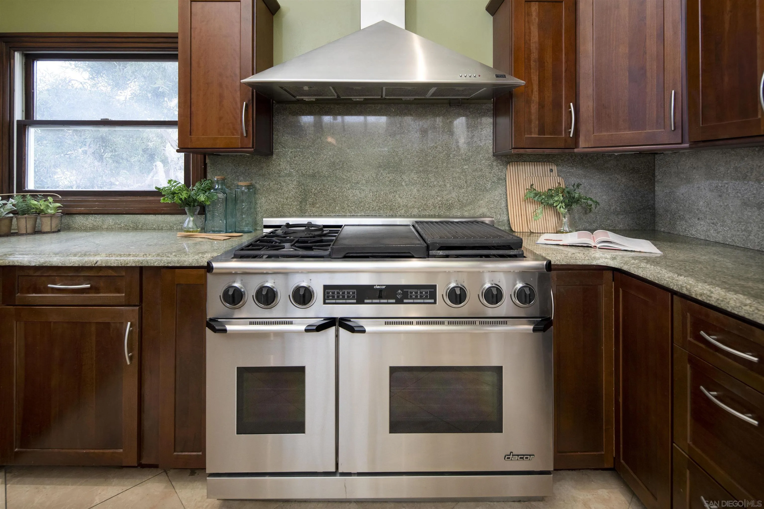 https://cdn.realtyfeed.com/cdn/127/250036293/8733e3e02d120b0bb3f4b52269e62f30.webp