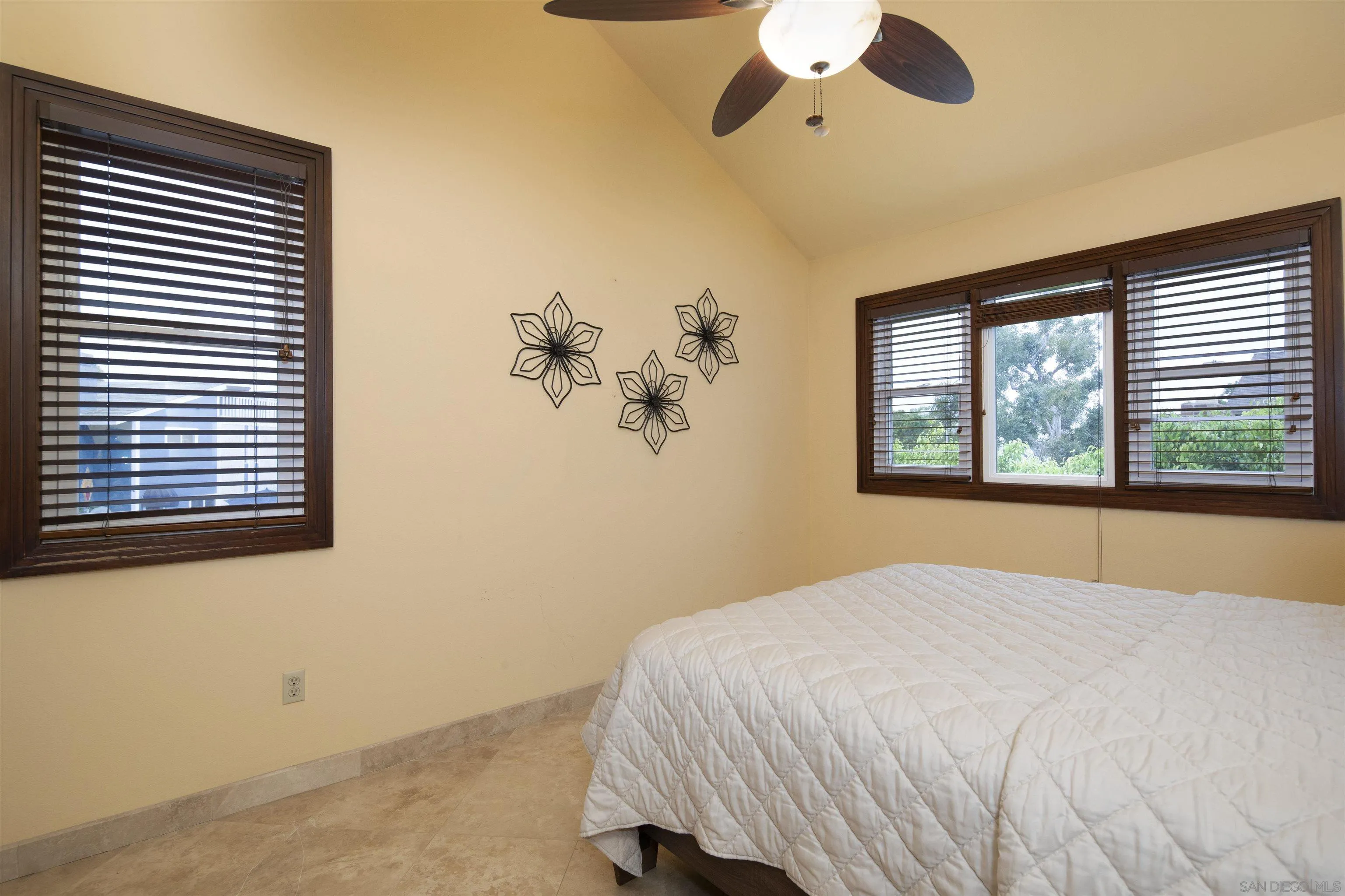 https://cdn.realtyfeed.com/cdn/127/250036293/b1111bfd2dfd63e3a2bdab81562508ad.webp