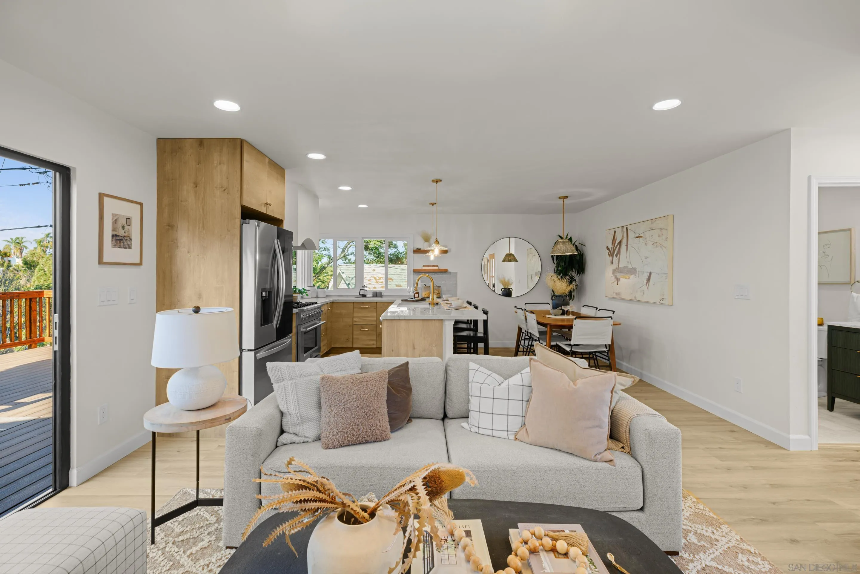 https://cdn.realtyfeed.com/cdn/127/250036294/1b8b940f6fc50ffa76cedddc69d917c2.webp