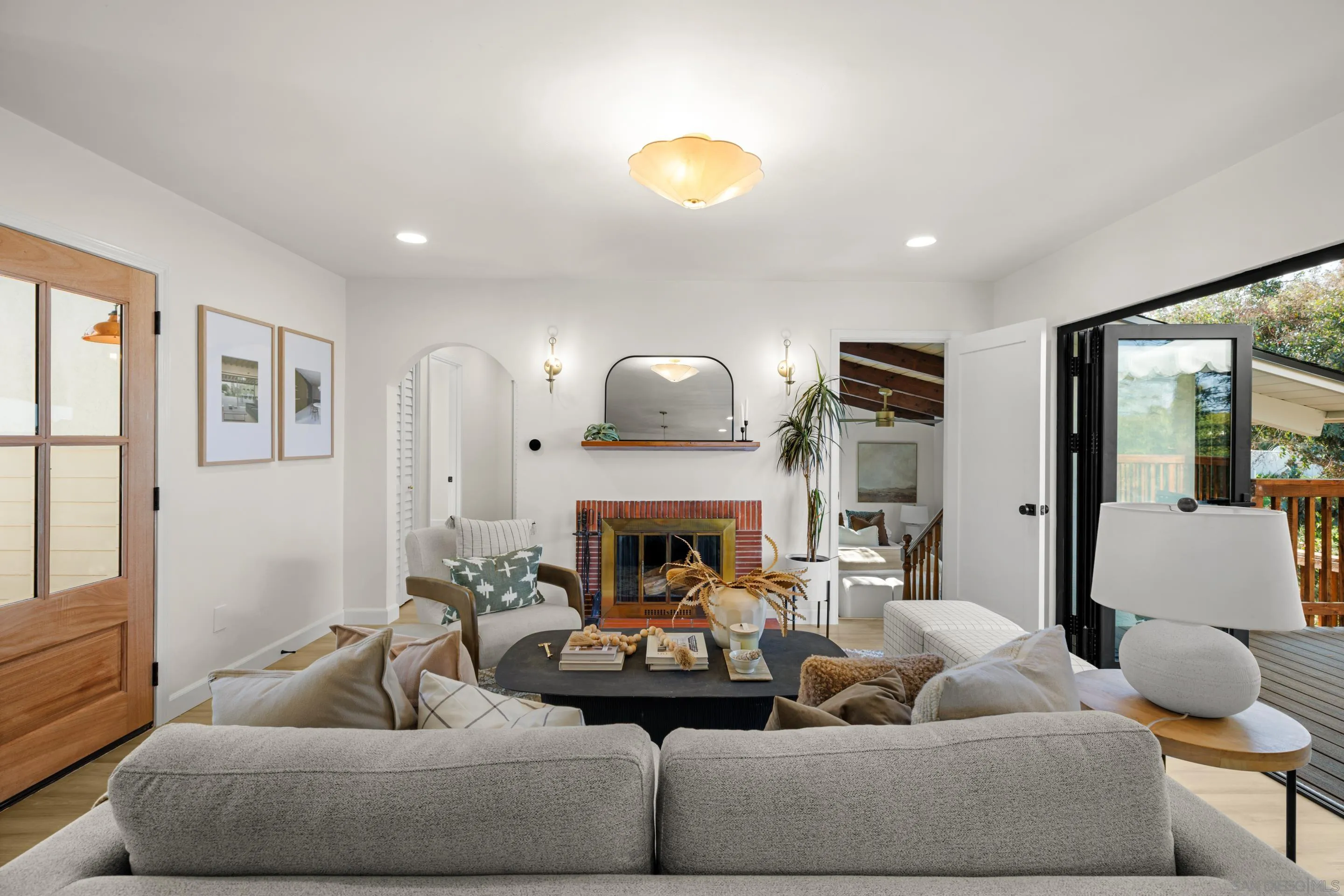 https://cdn.realtyfeed.com/cdn/127/250036294/25f983f86588678cd92f56a88d09dfa2.webp