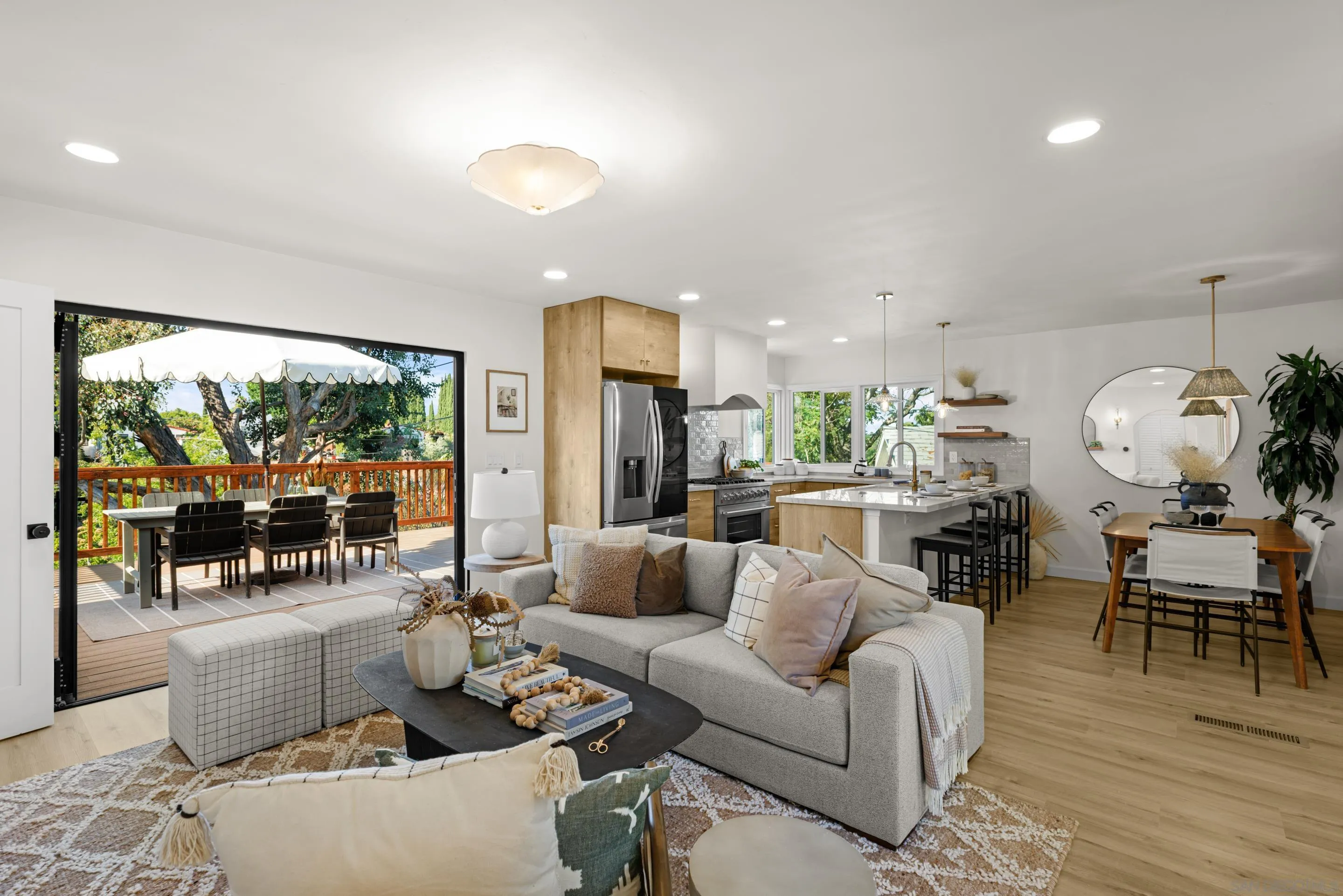 https://cdn.realtyfeed.com/cdn/127/250036294/65e96783a85ab020bacb3bde93e85ffc.webp