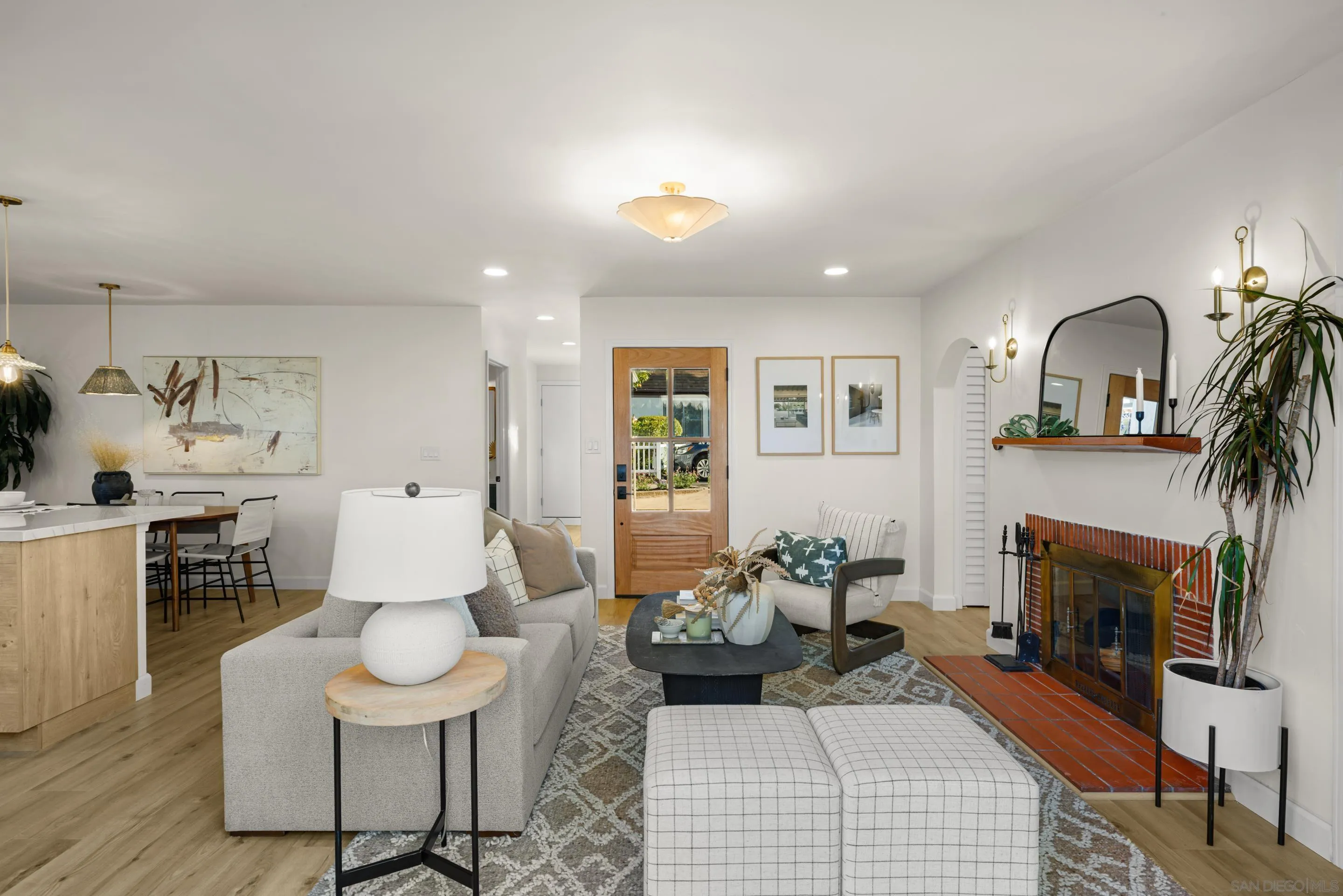 https://cdn.realtyfeed.com/cdn/127/250036294/914db34afa0cb8bb66ce9a0f2af3621a.webp