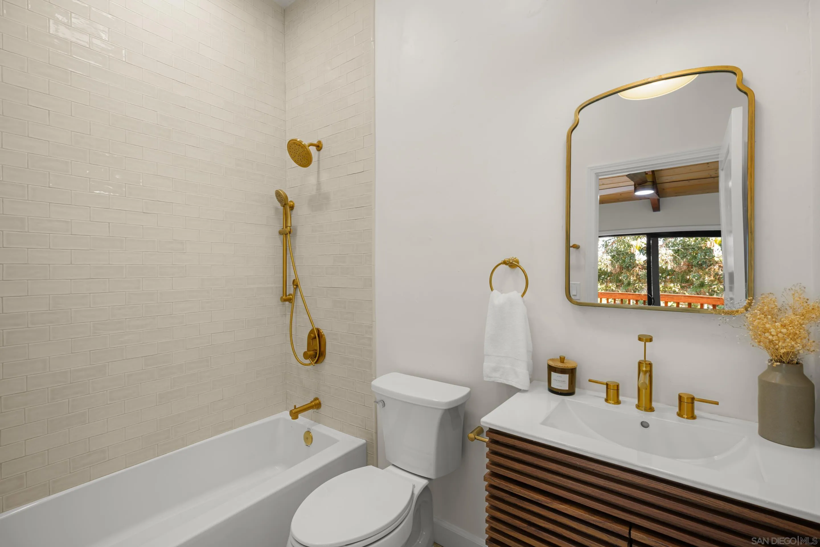 https://cdn.realtyfeed.com/cdn/127/250036294/bc3ba046f96a275cf9c669db583bba66.webp