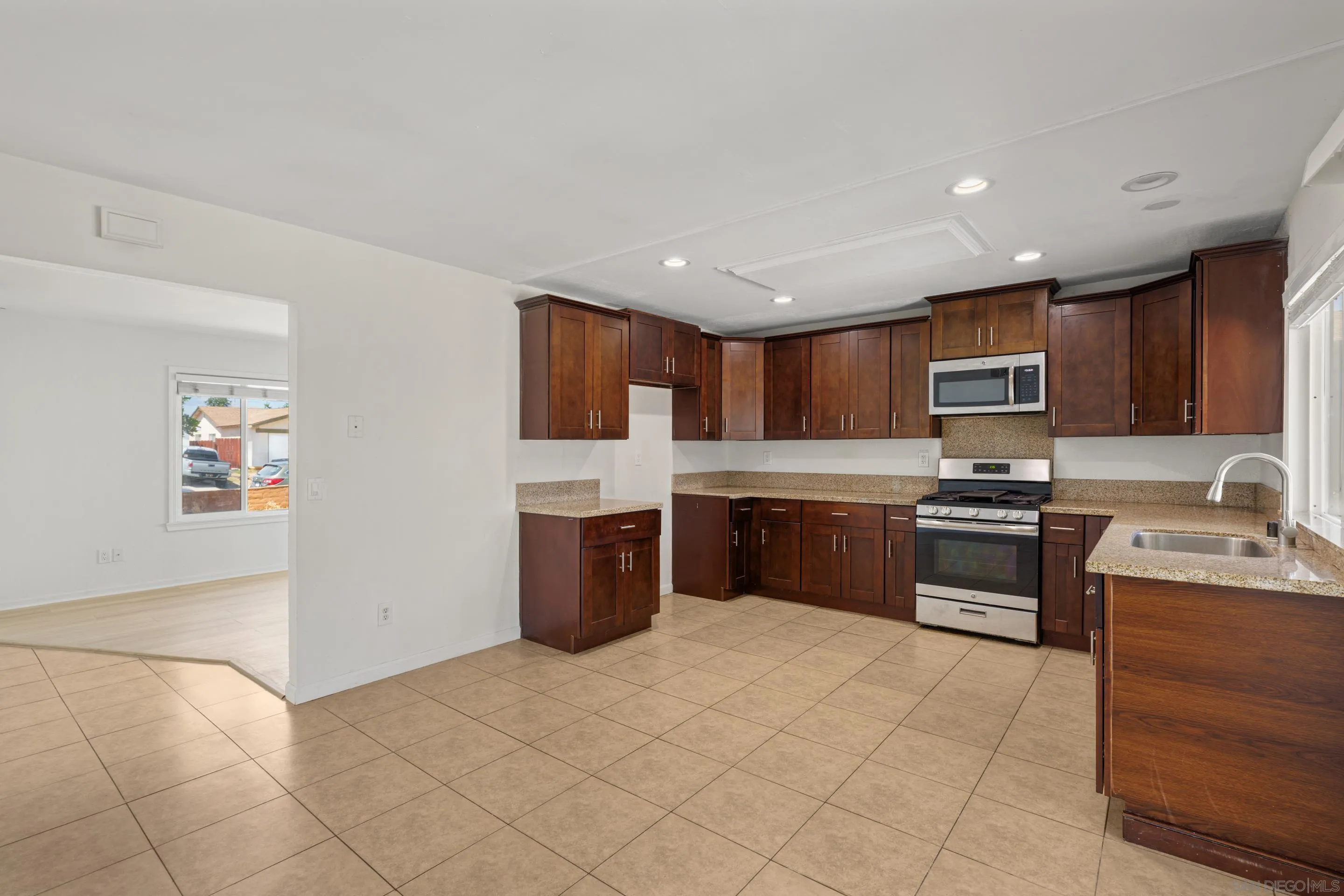 https://cdn.realtyfeed.com/cdn/127/250036295/57b39bcdf128dab77f719582ac785e69.webp