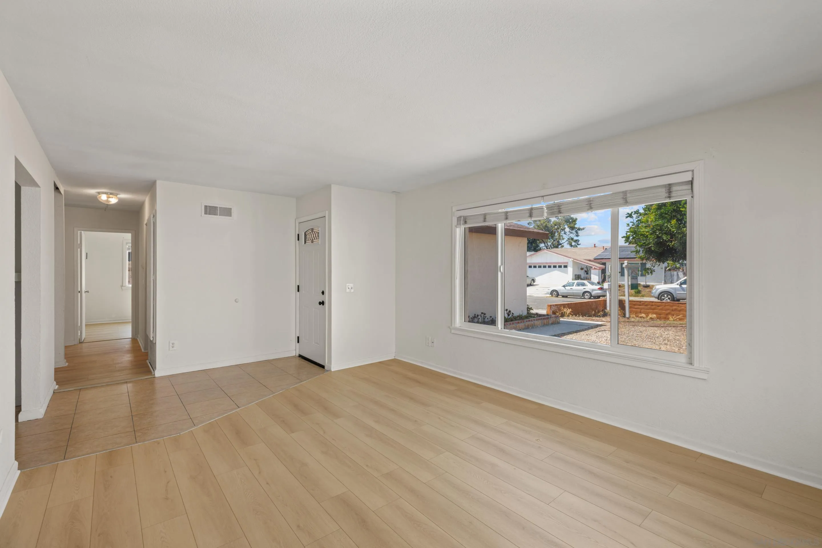 https://cdn.realtyfeed.com/cdn/127/250036295/6cb7c7f37ecc86b7756c5872b2cd8d59.webp