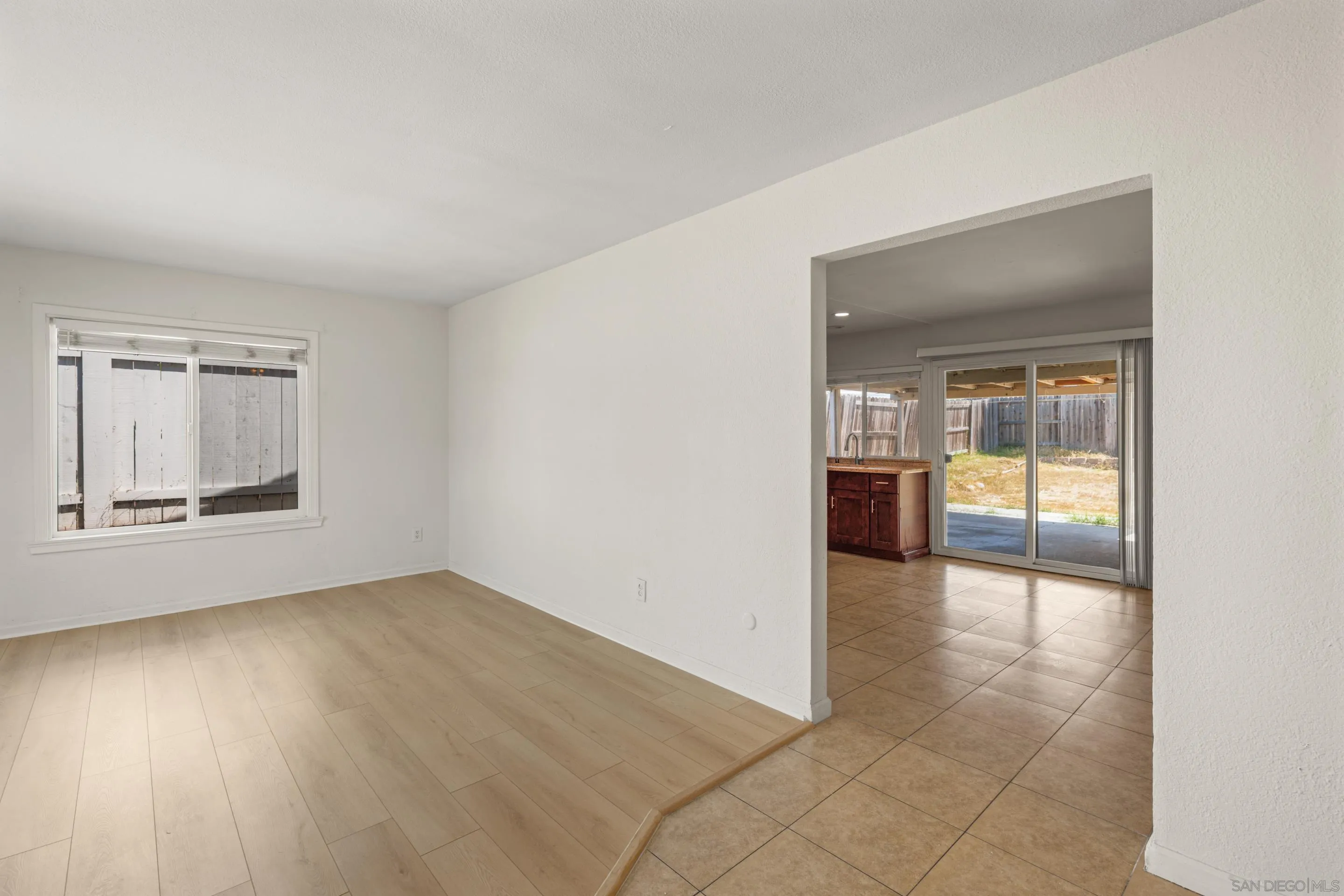 https://cdn.realtyfeed.com/cdn/127/250036295/71d0a938923a9b63521b3073e7937bb2.webp