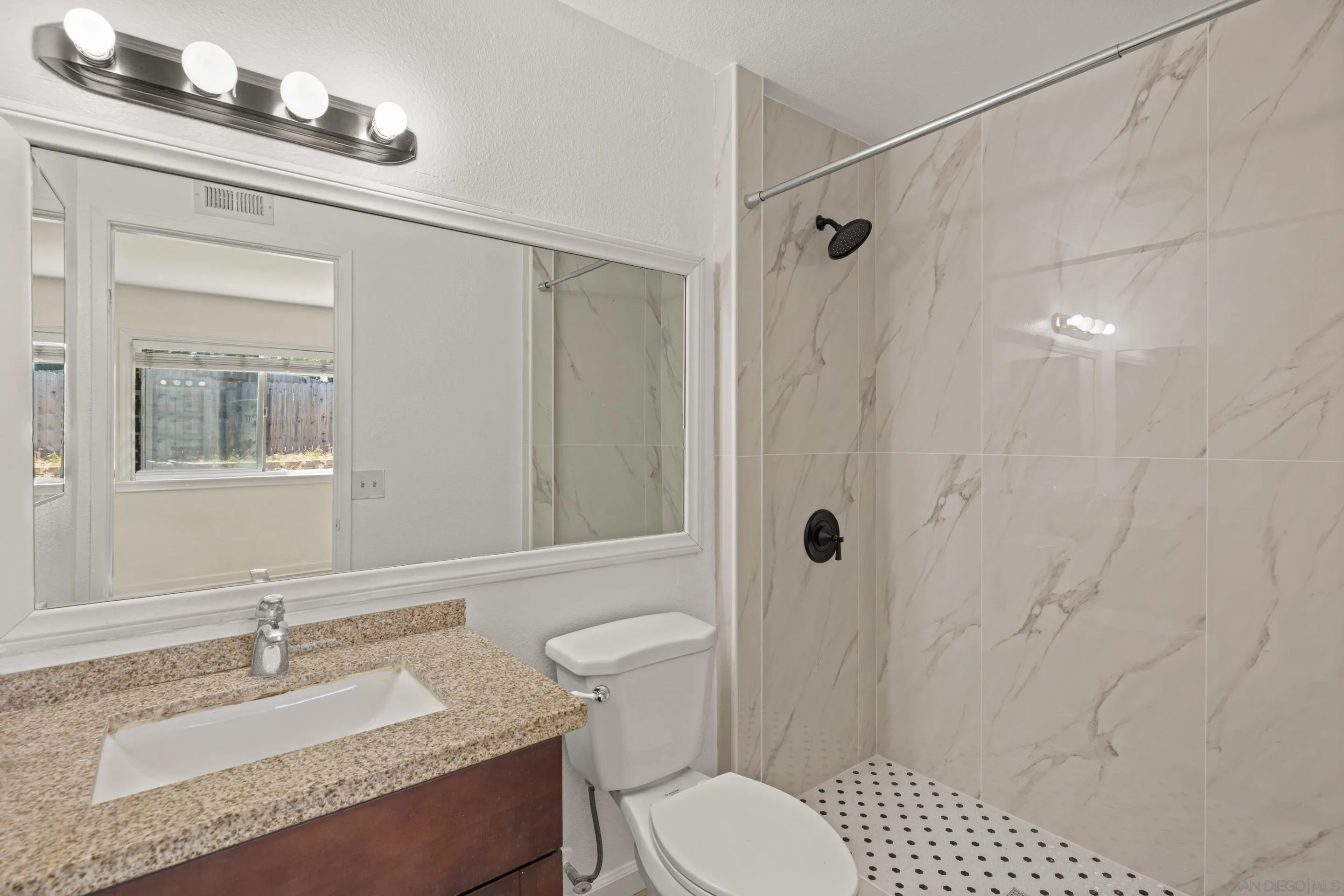 https://cdn.realtyfeed.com/cdn/127/250036295/990f03e500451039398479356e37f3d0.webp