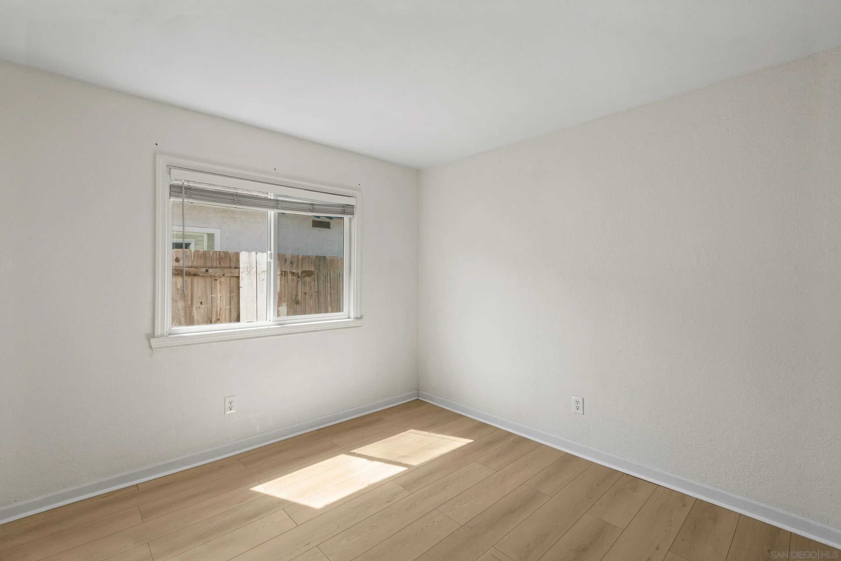 https://cdn.realtyfeed.com/cdn/127/250036295/e7c5febbf043bf94fe2a510cef2a96c4.webp