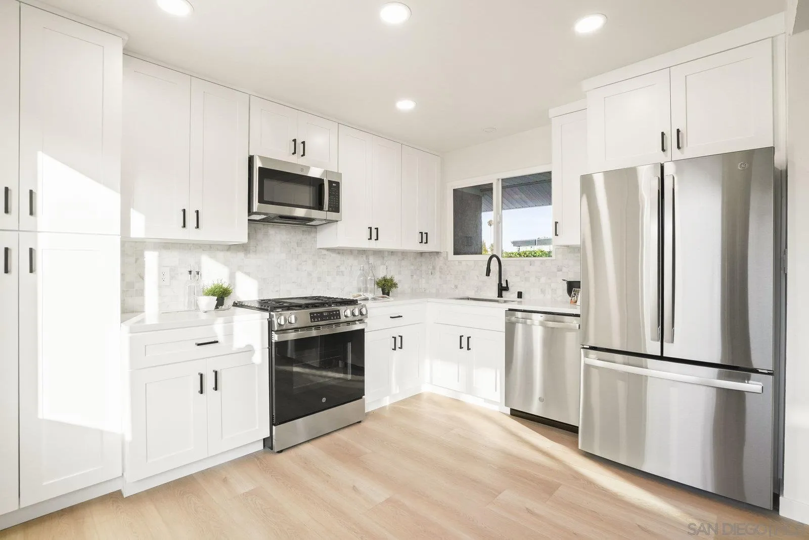 https://cdn.realtyfeed.com/cdn/127/250036296/b2251d3c8a193d010eb501fa8fad7875.webp