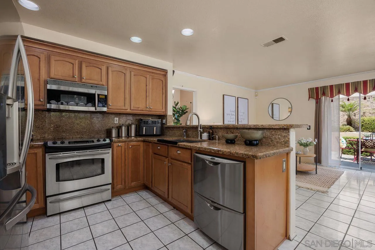 https://cdn.realtyfeed.com/cdn/127/250036298/5427569f7f2e957ac22322f75cd96b63.webp