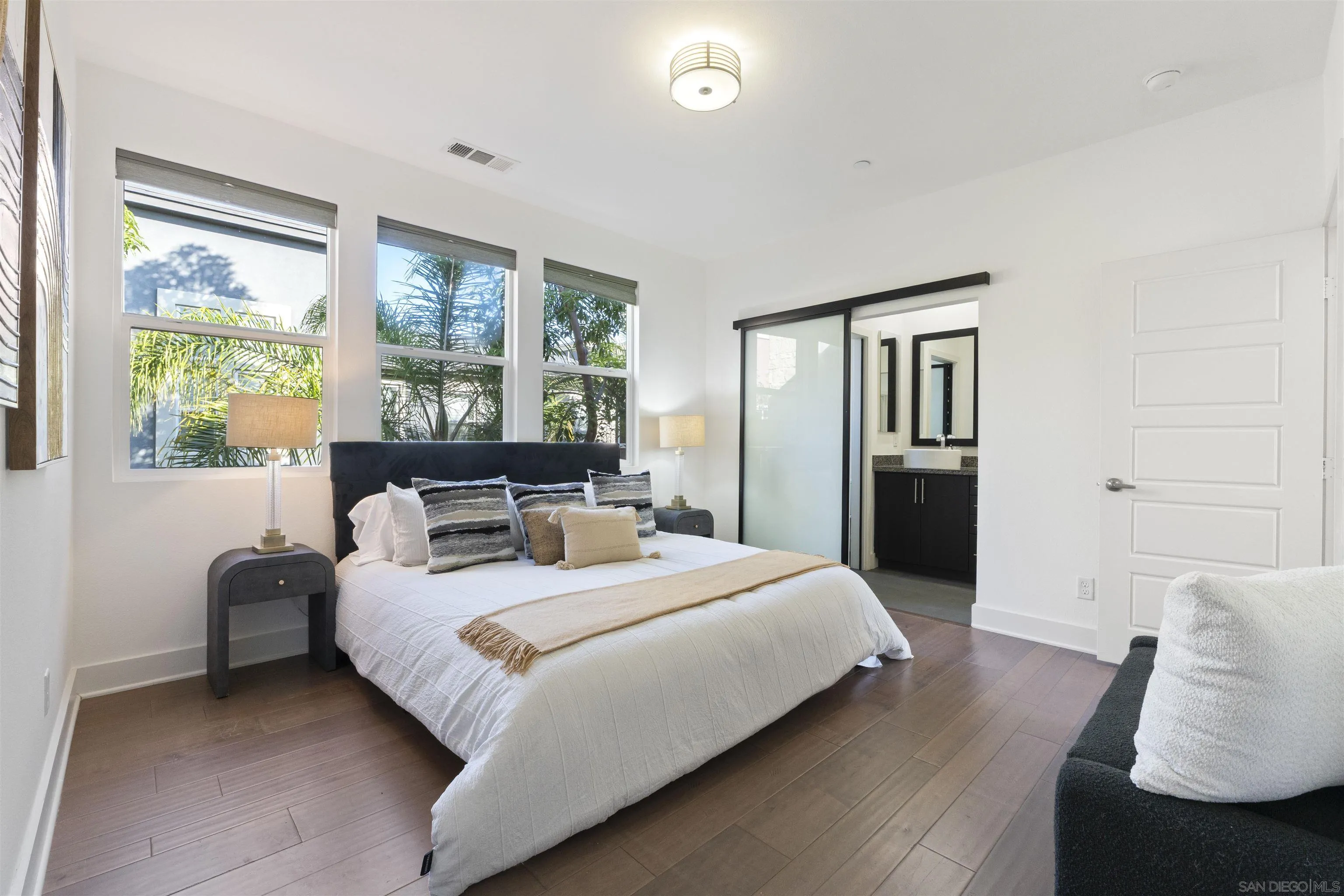 https://cdn.realtyfeed.com/cdn/127/250036302/893bce7844373e265c17fc40a9462298.webp
