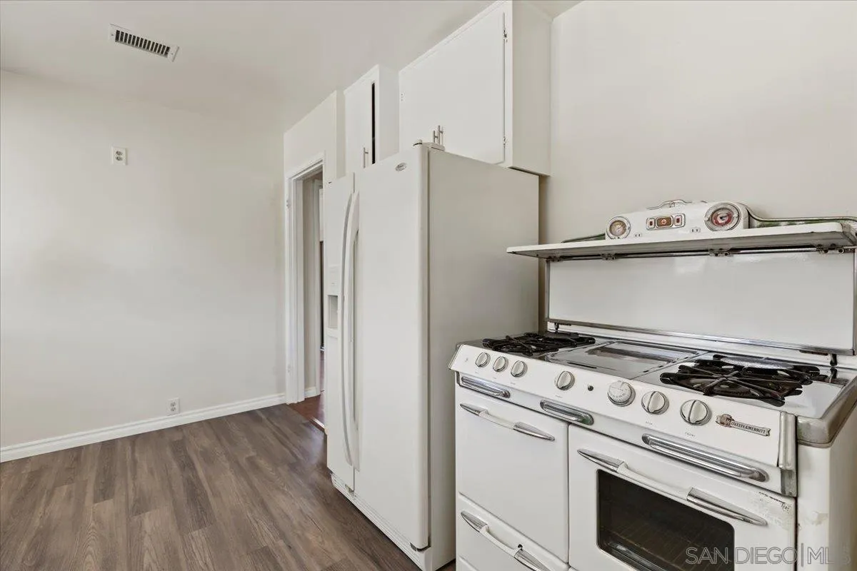 https://cdn.realtyfeed.com/cdn/127/250036305/380228751d0b92018f35ca3663efb21c.webp