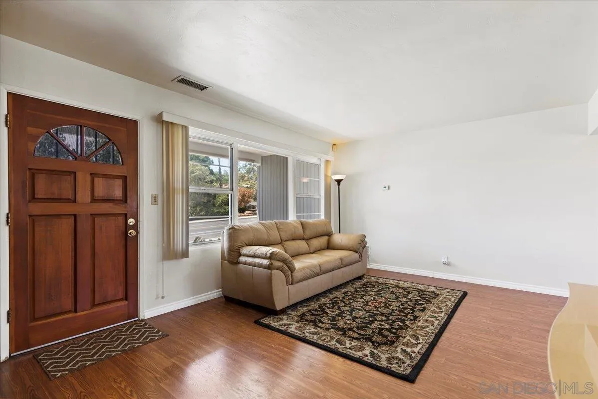 https://cdn.realtyfeed.com/cdn/127/250036305/be2c25116dcea3382dcca919edfe9752.webp