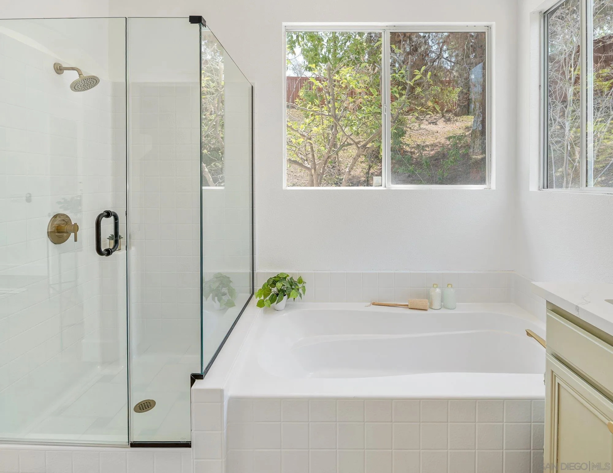 https://cdn.realtyfeed.com/cdn/127/250036306/0bf4de7cc6e9e8d614e3395842c7a2e6.webp