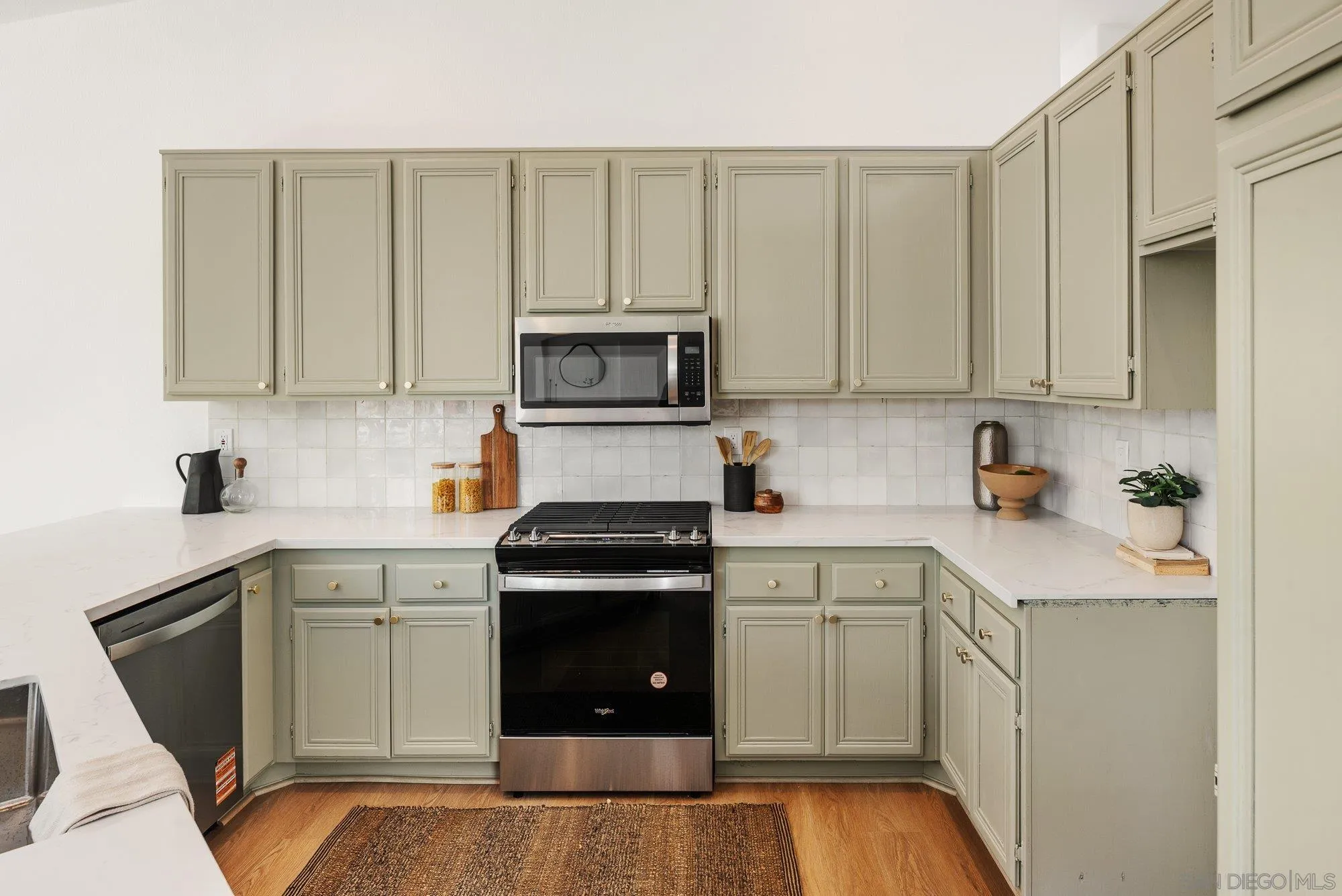 https://cdn.realtyfeed.com/cdn/127/250036306/0cbf5b3bcaedcceb46901120a315a1f0.webp