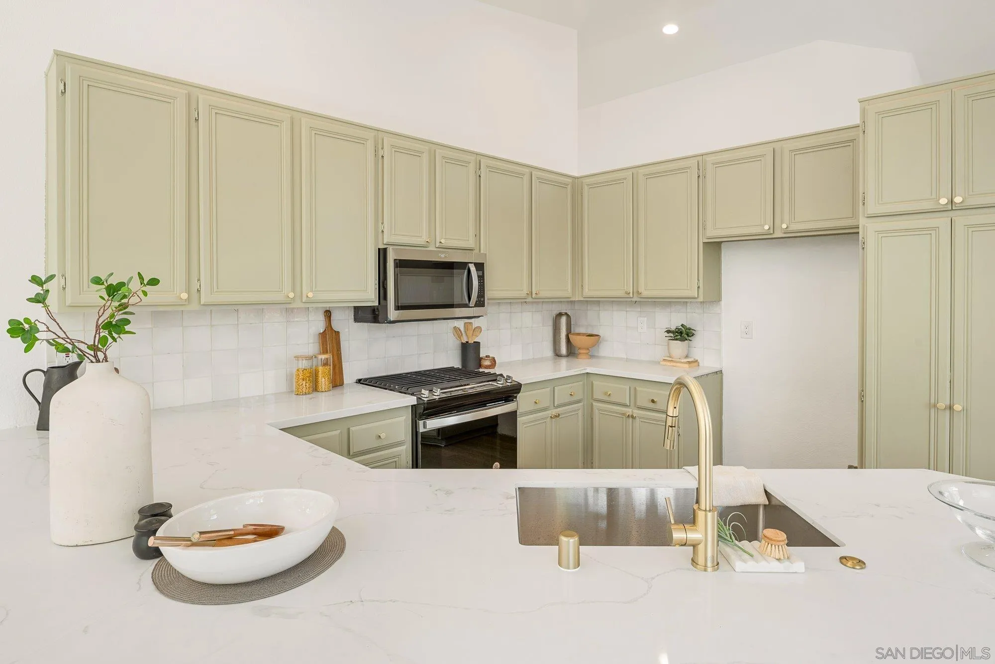 https://cdn.realtyfeed.com/cdn/127/250036306/38924b054567ecd9e00629d9c8f5a6c8.webp