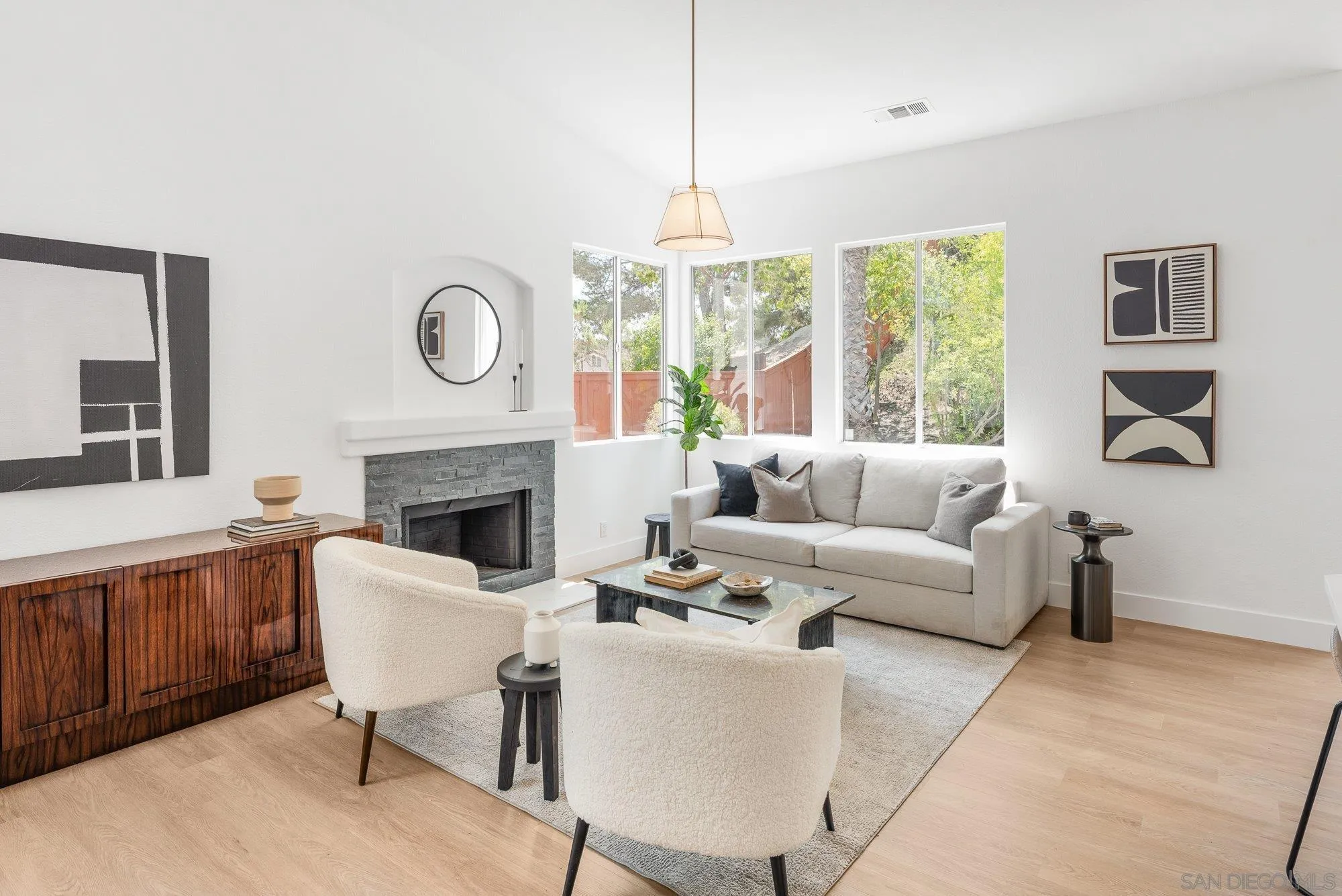 https://cdn.realtyfeed.com/cdn/127/250036306/3fda99db4c34b9b8c339472a32c69fa1.webp