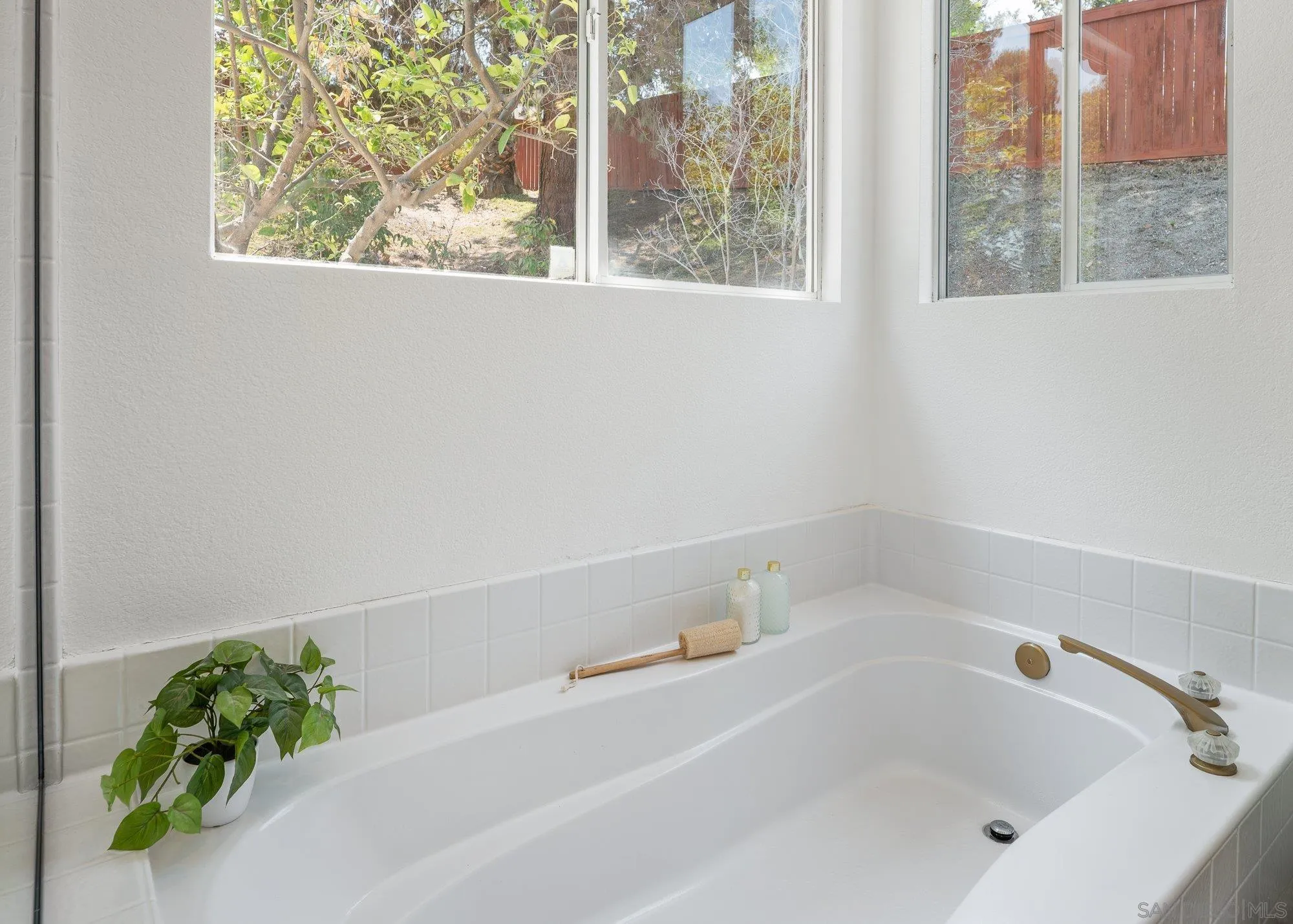 https://cdn.realtyfeed.com/cdn/127/250036306/67a6ba2b3c5c6b90112a55c04acc9c21.webp