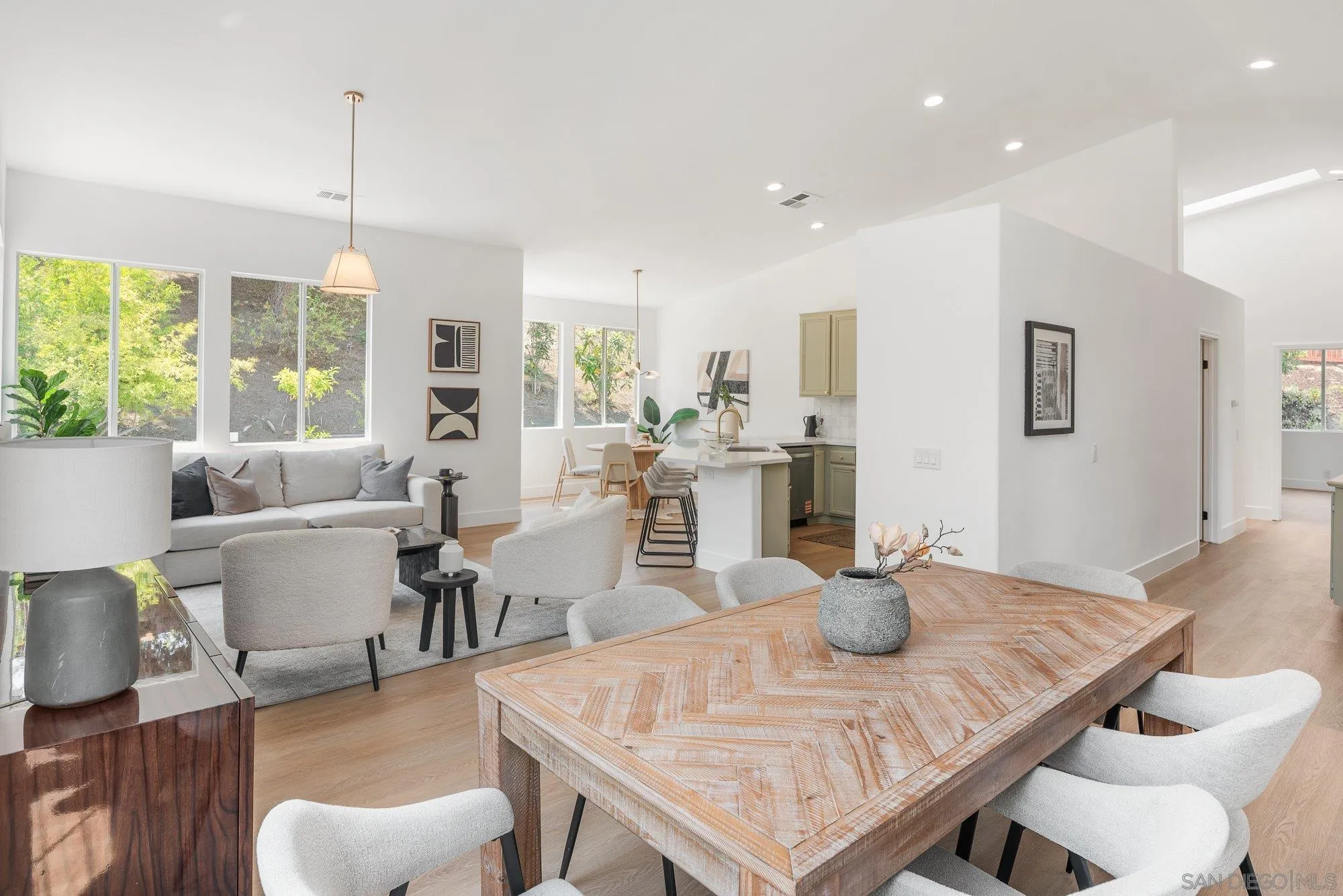 https://cdn.realtyfeed.com/cdn/127/250036306/6f07f54cead891feccf2ce15bc407b6f.webp