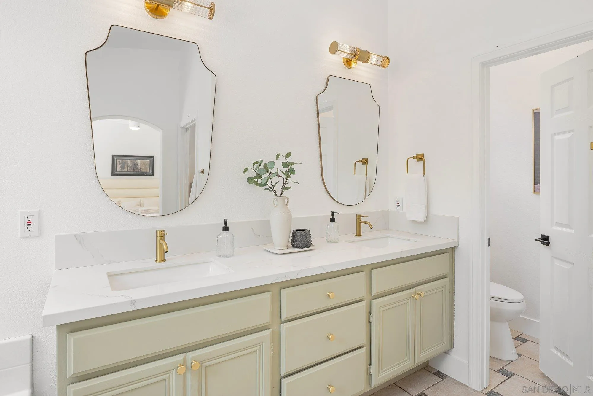 https://cdn.realtyfeed.com/cdn/127/250036306/8237838fed2f06e329fcb8d52ec7cd74.webp