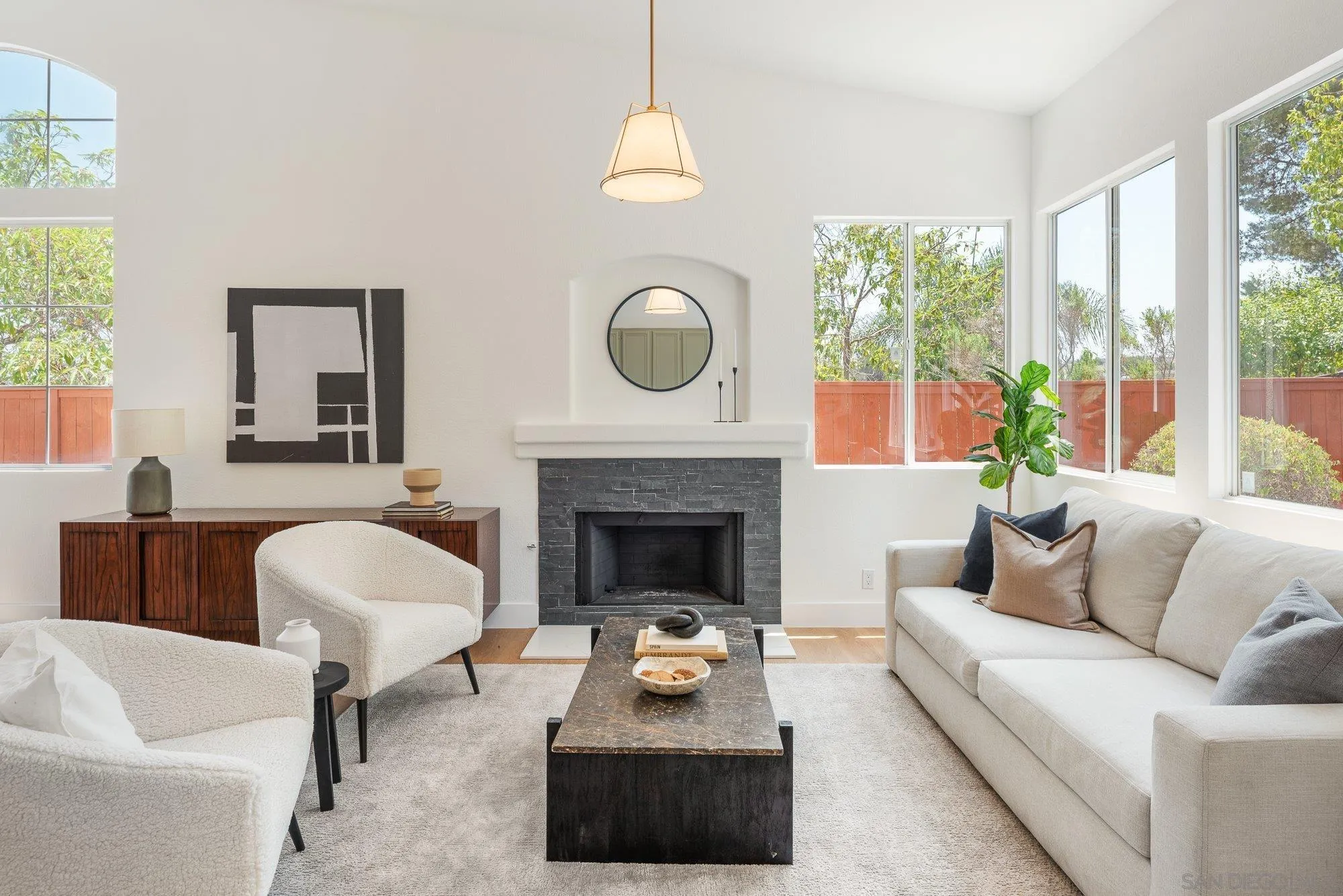 https://cdn.realtyfeed.com/cdn/127/250036306/99934985d3b97e184ca7fb7dfec504f7.webp