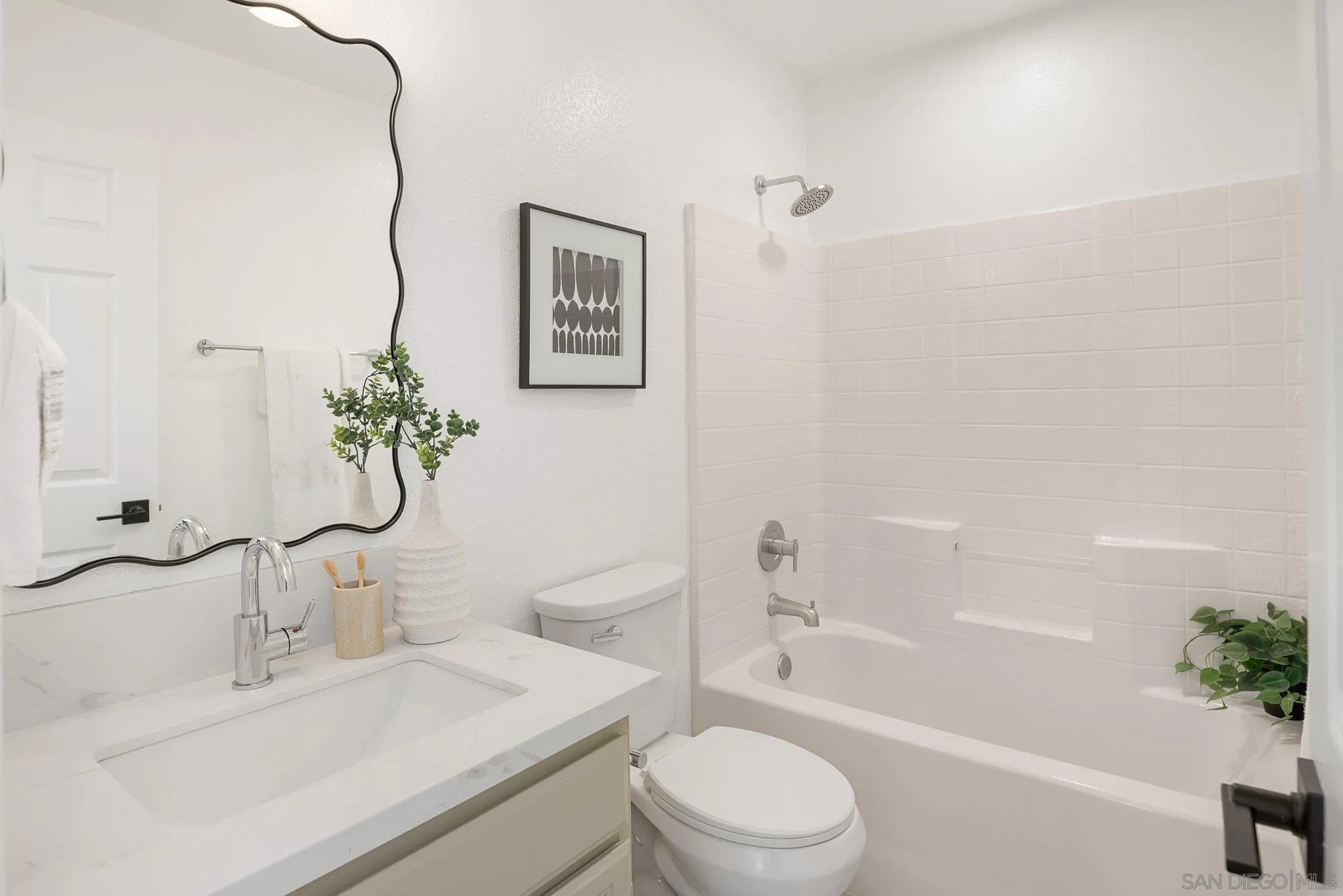 https://cdn.realtyfeed.com/cdn/127/250036306/ce5a5b73c17b4783f25373b534f8c5d6.webp