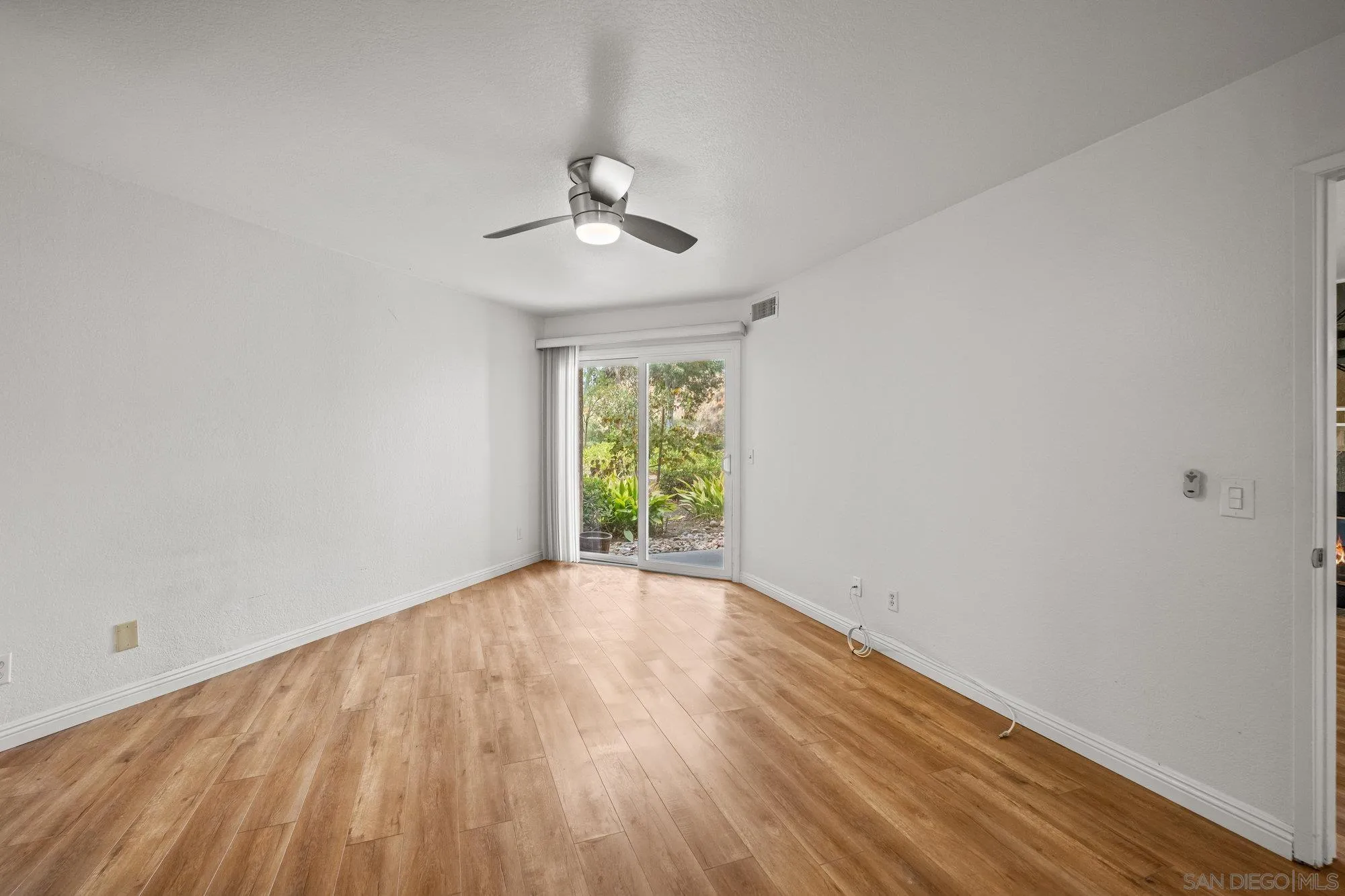 https://cdn.realtyfeed.com/cdn/127/250036308/2c59233ae256edccf22e490a61ec2dc7.webp