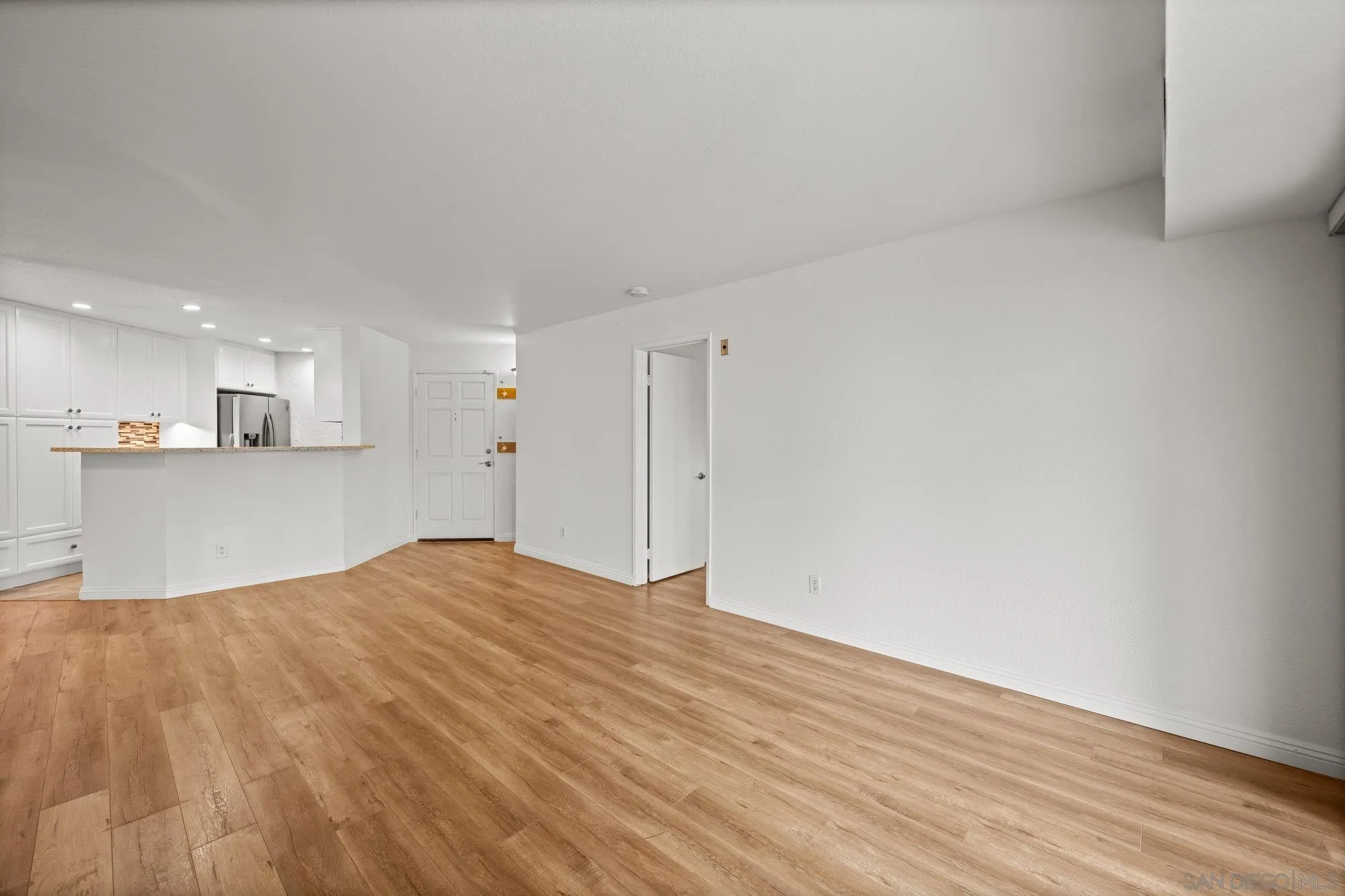 https://cdn.realtyfeed.com/cdn/127/250036308/3cef16eec2bf160e1dcc0c44cab671f2.webp