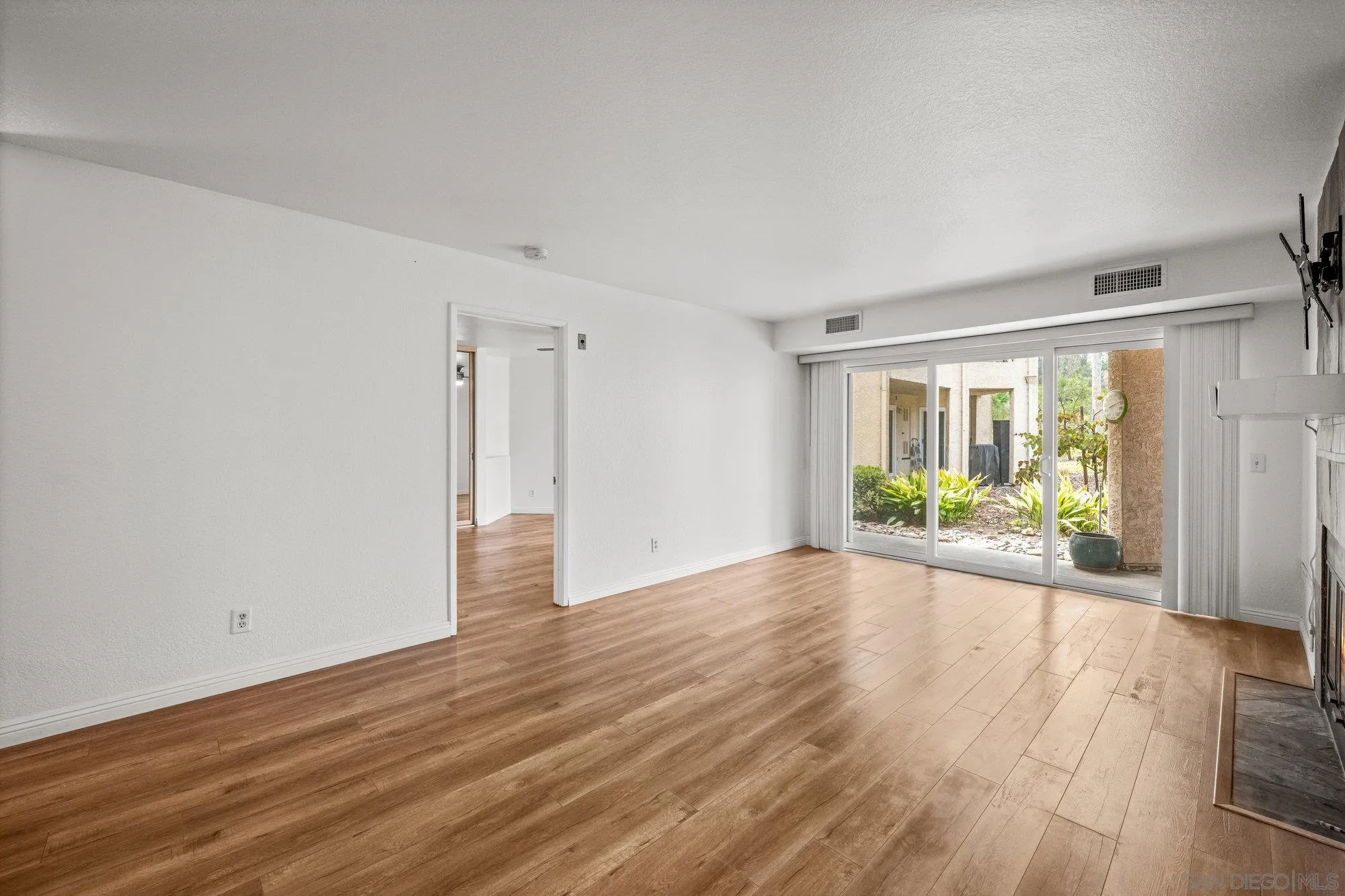https://cdn.realtyfeed.com/cdn/127/250036308/58366c6f02561a3ade90b86556330e4d.webp